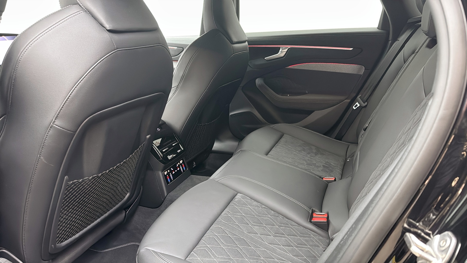 Audi A6 Avant AXT64X
