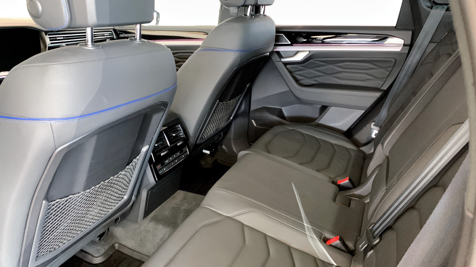 Volkswagen Touareg AZM93P
