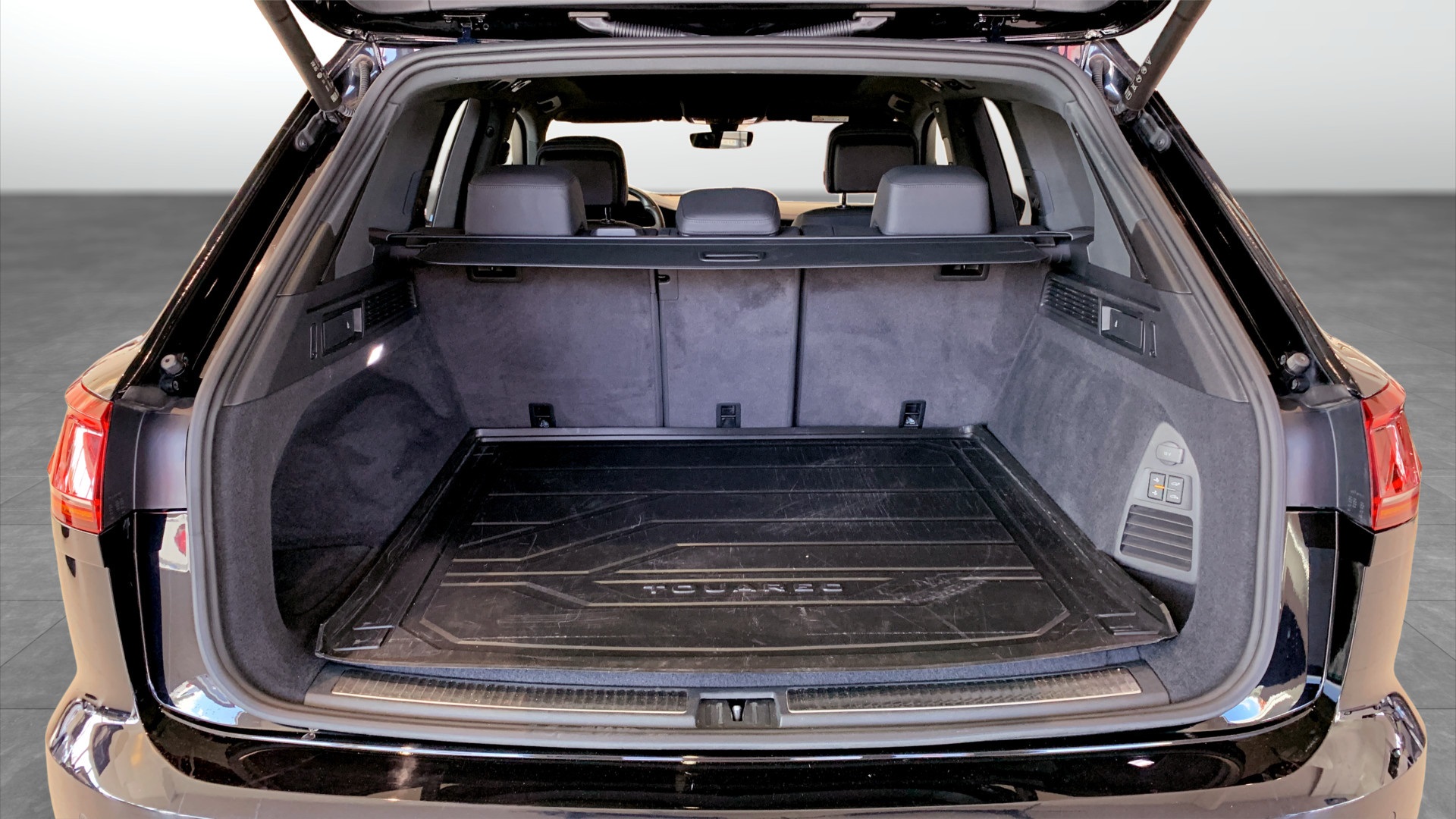 Volkswagen Touareg AZM93P