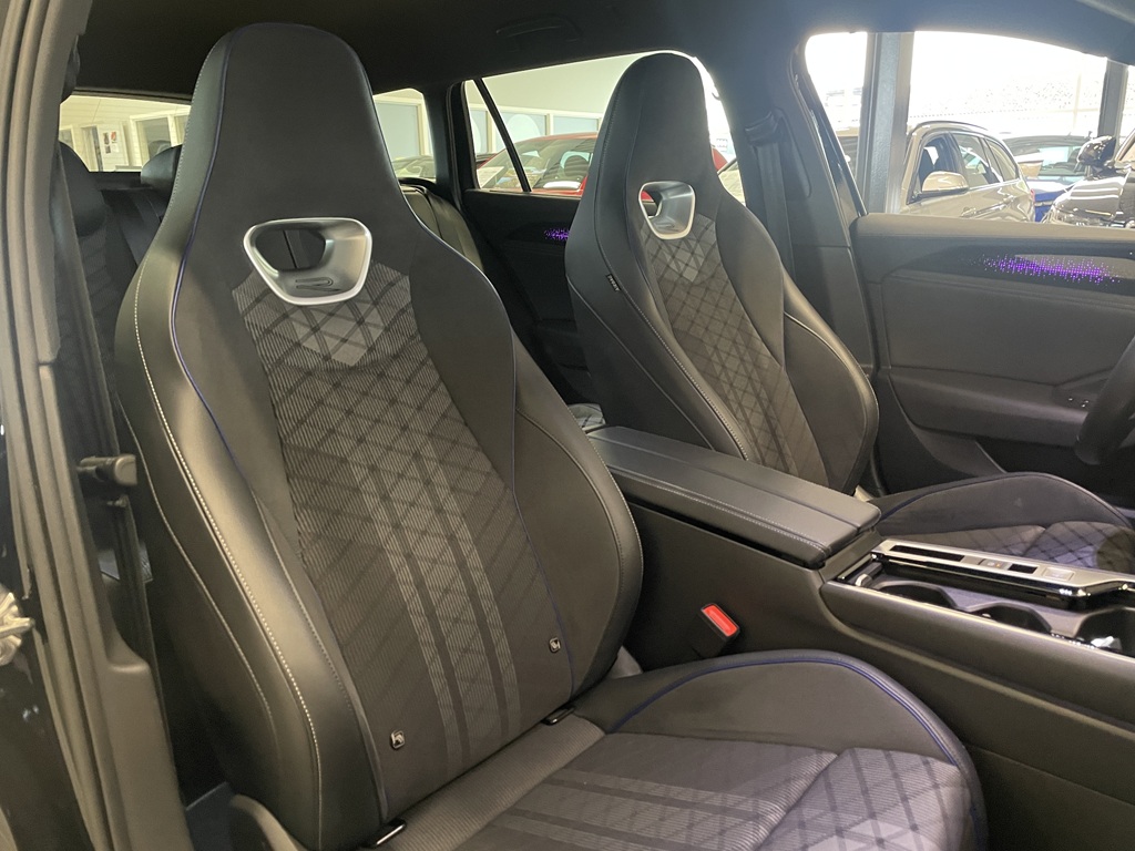 Volkswagen Passat AZN28K