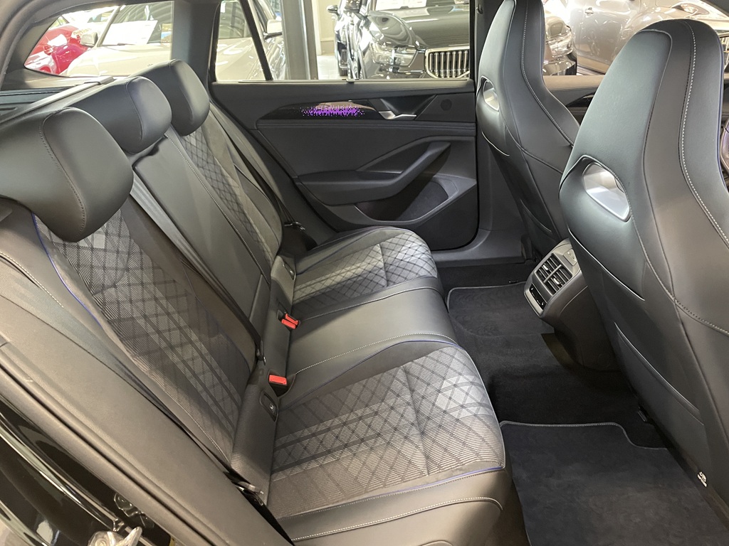 Volkswagen Passat AZN28K