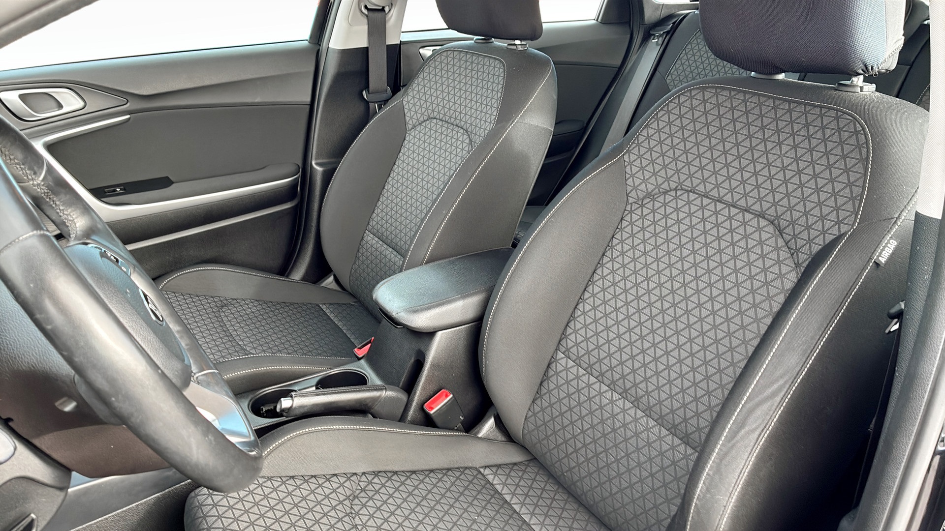 Kia cee'd BES34J