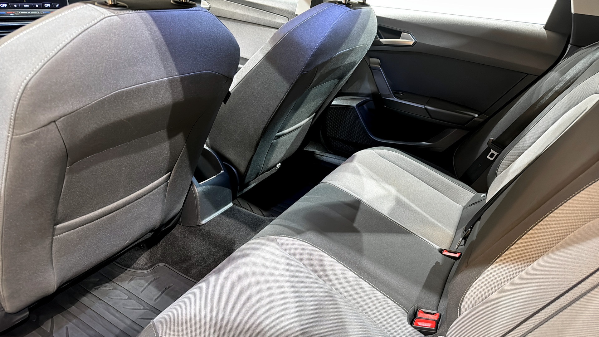 SEAT Leon Sportstourer BJB44E