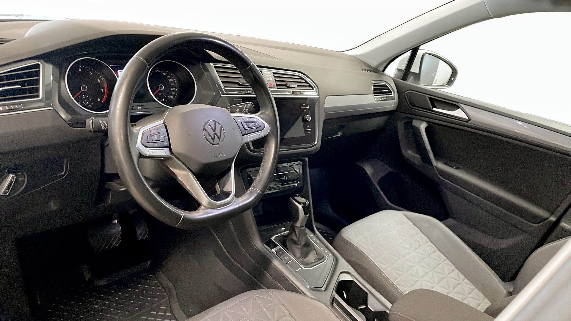 Volkswagen Tiguan BRJ35J