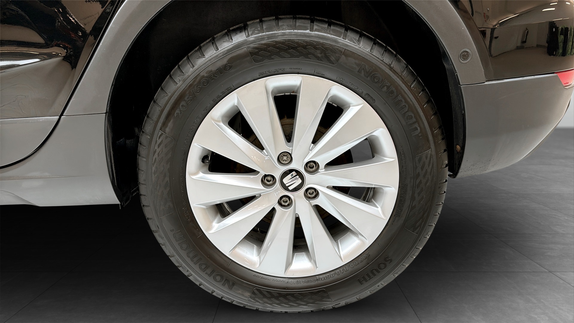 SEAT Arona BTU420