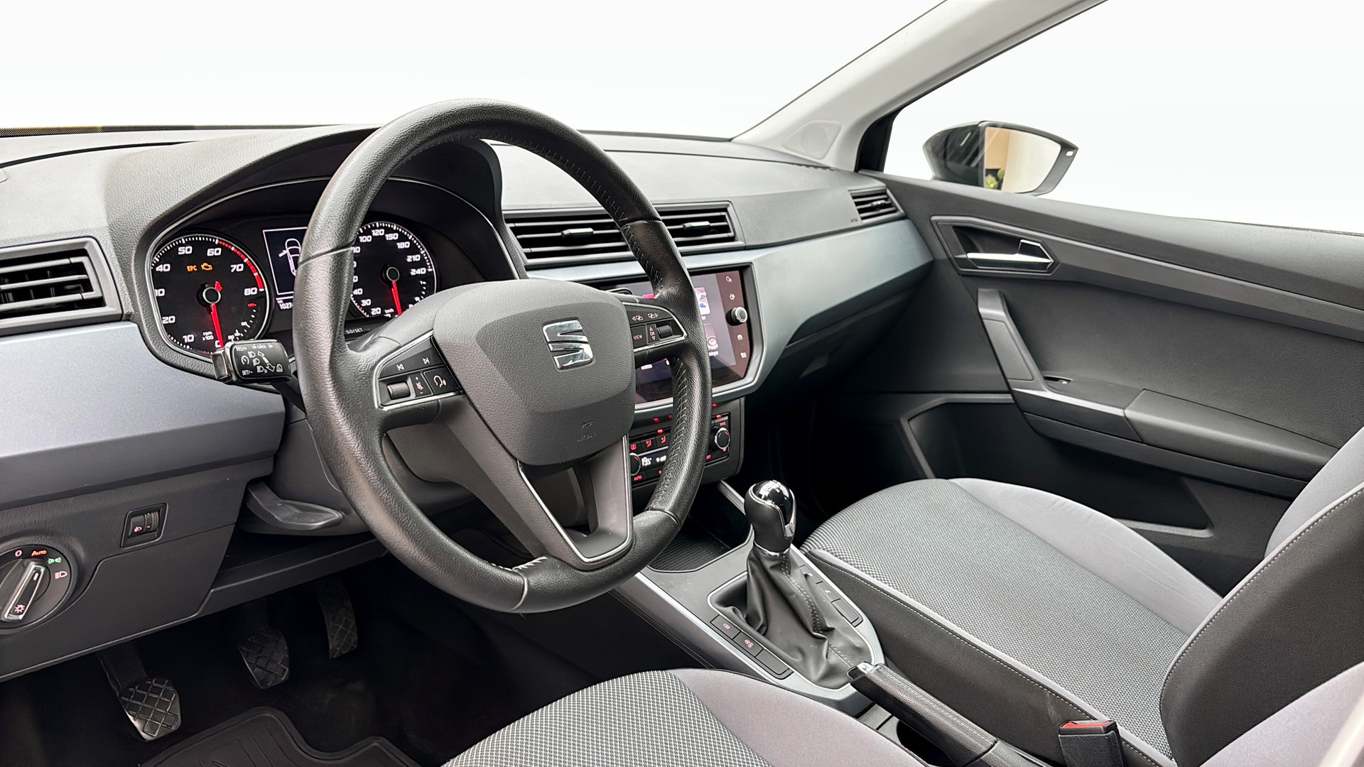SEAT Arona BTU420