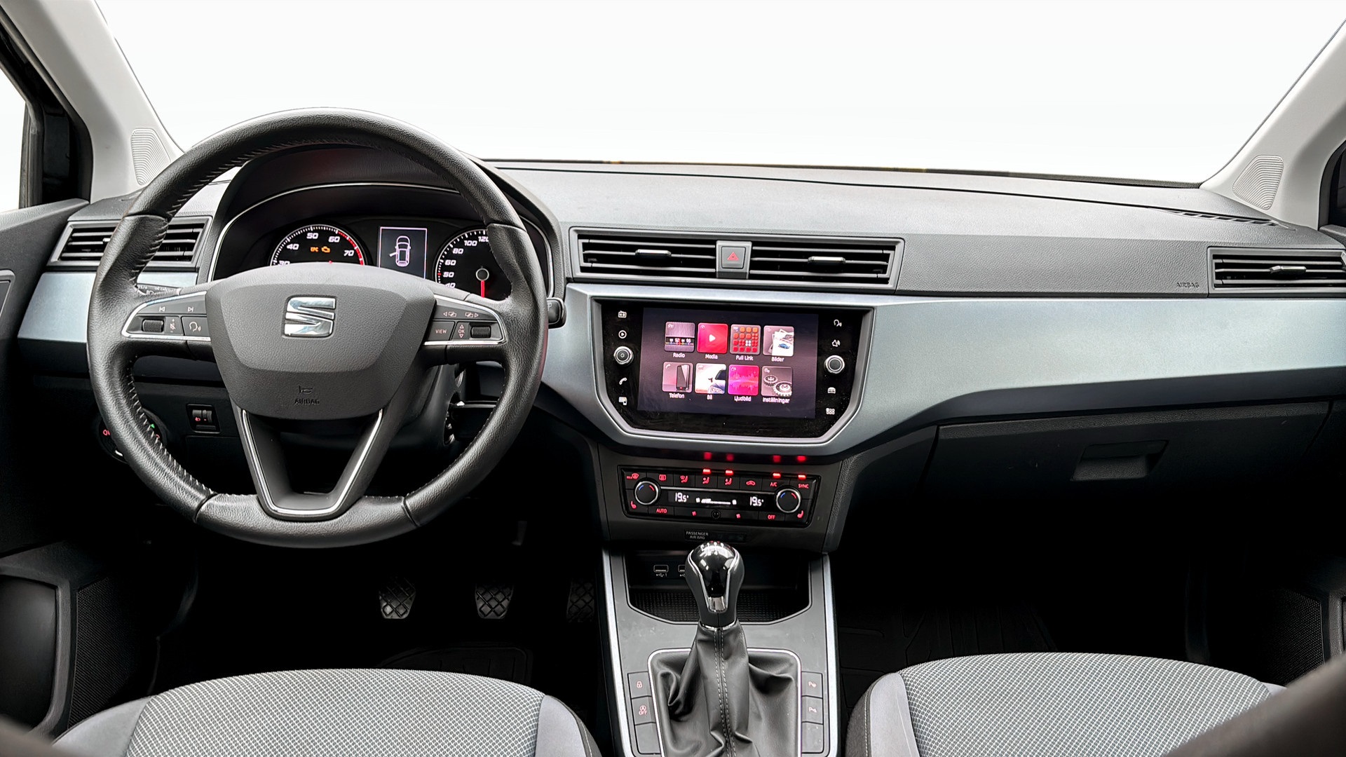 SEAT Arona BTU420