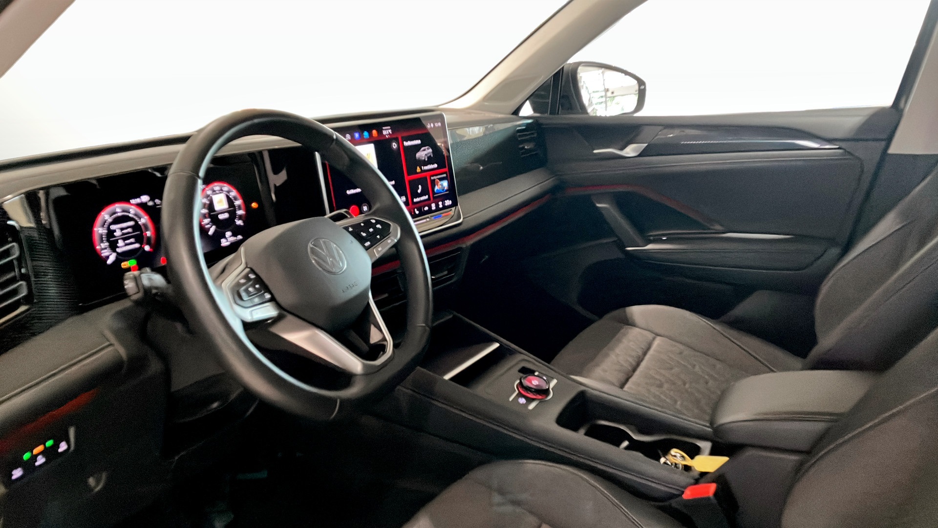 Volkswagen Tiguan CCH24F
