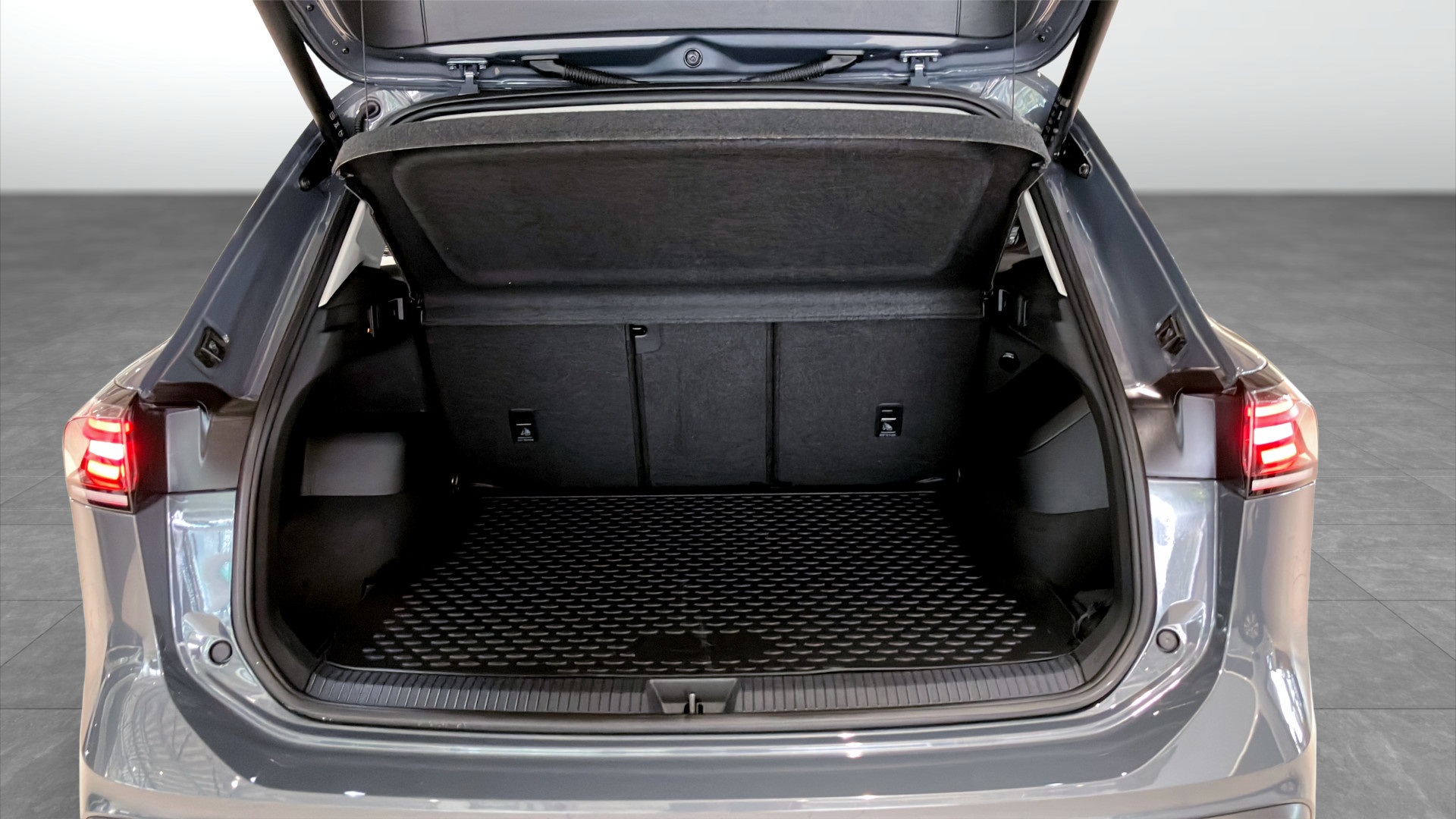Volkswagen Tiguan CCH24F