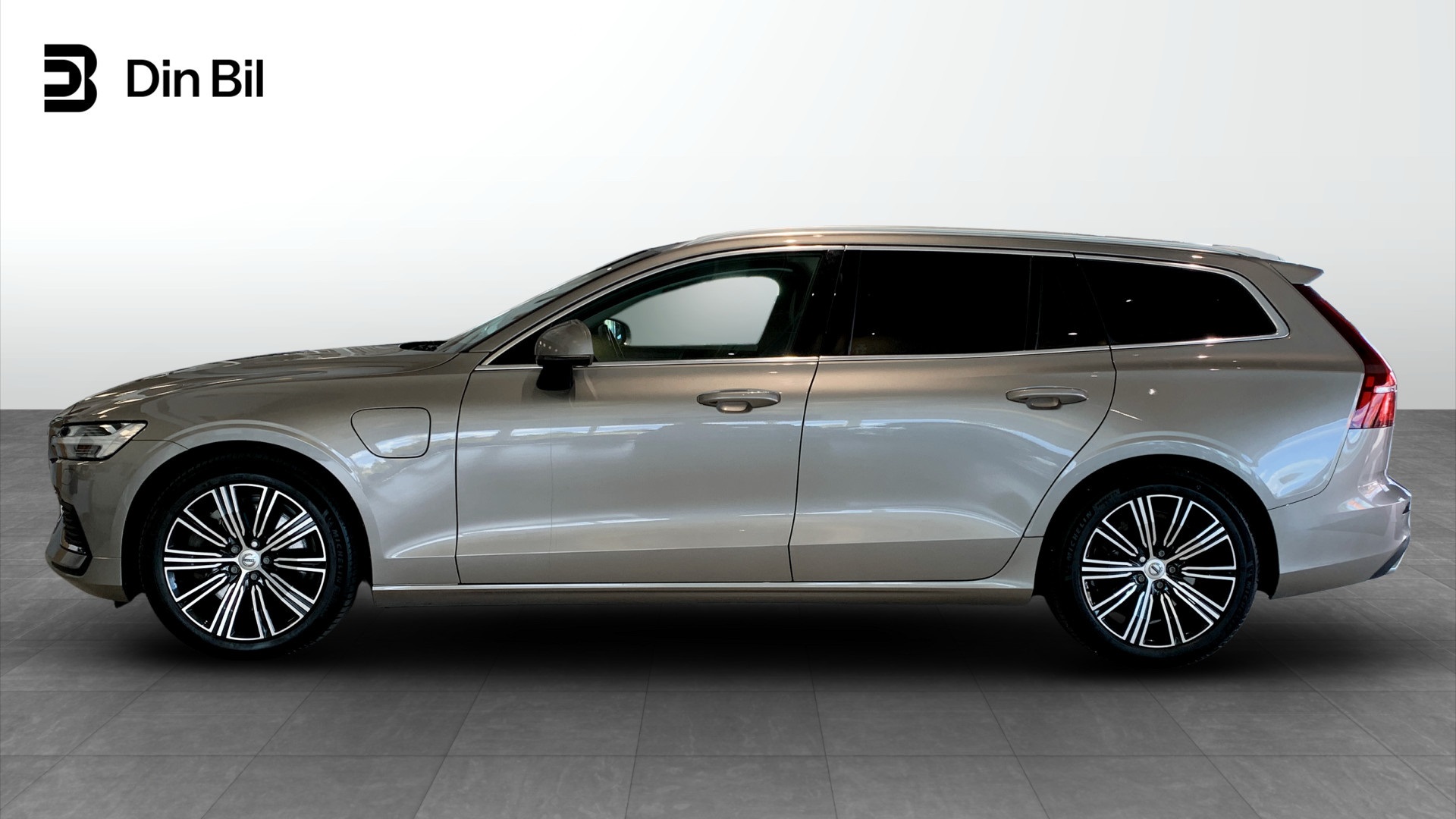 Volvo V60 Recharge CEU84P