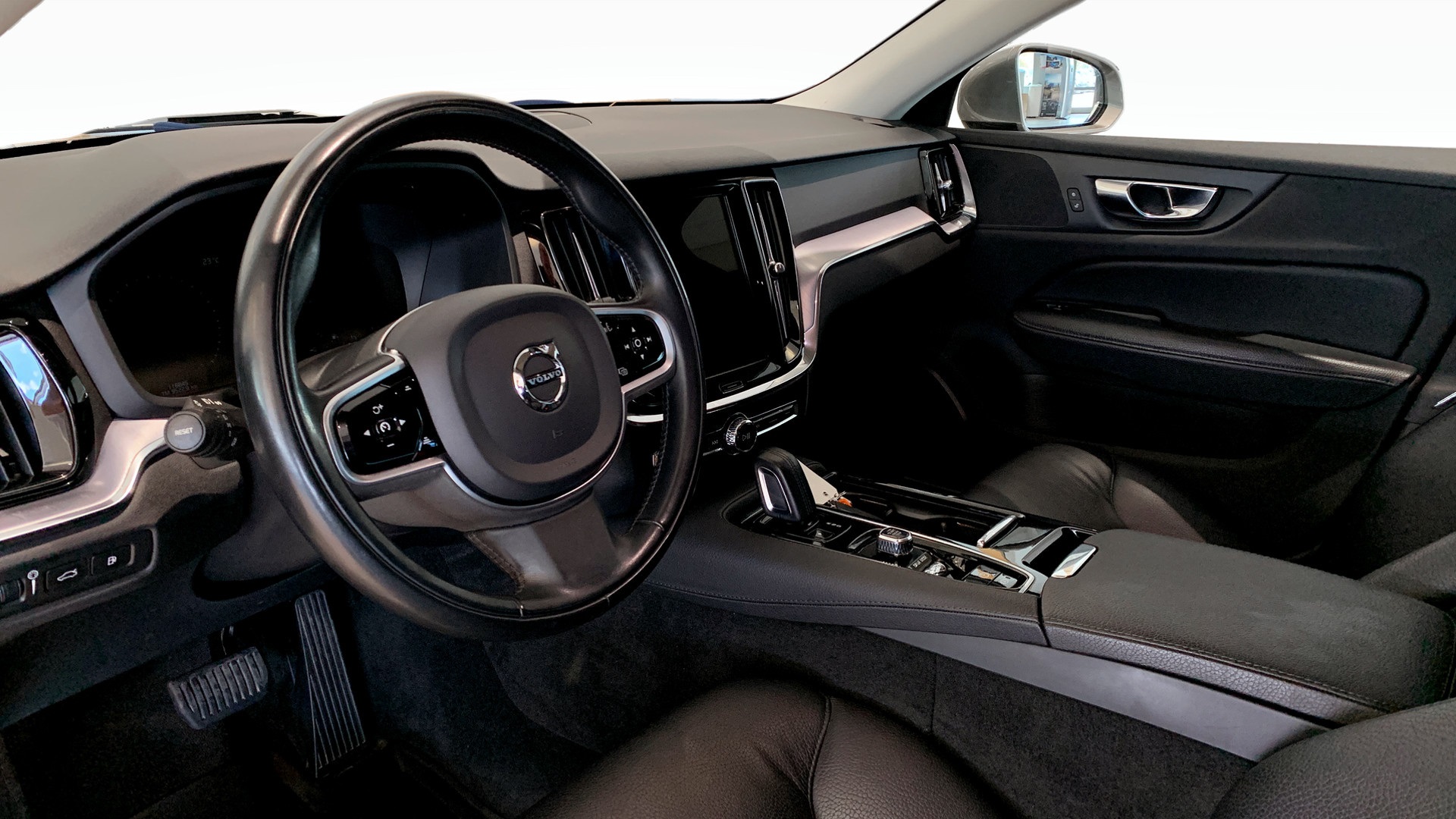 Volvo V60 Recharge CEU84P