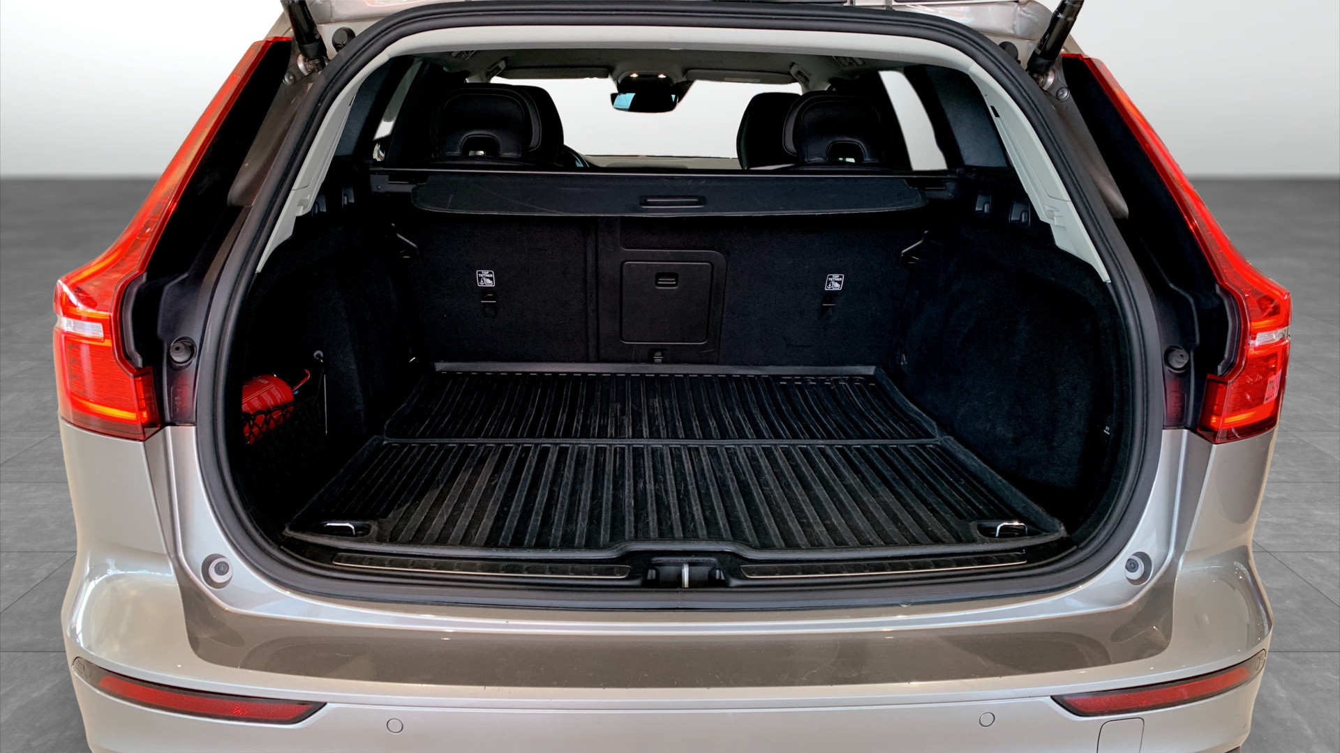 Volvo V60 Recharge CEU84P