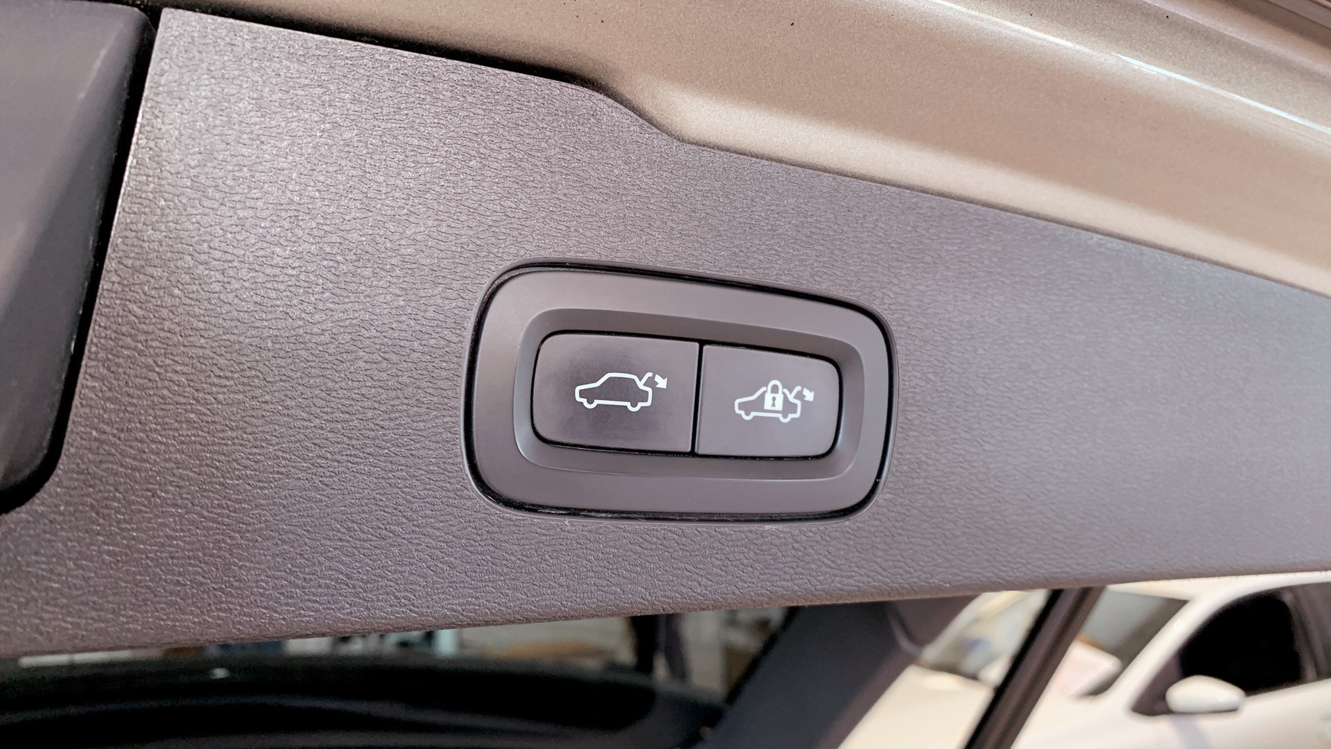 Volvo V60 Recharge CEU84P