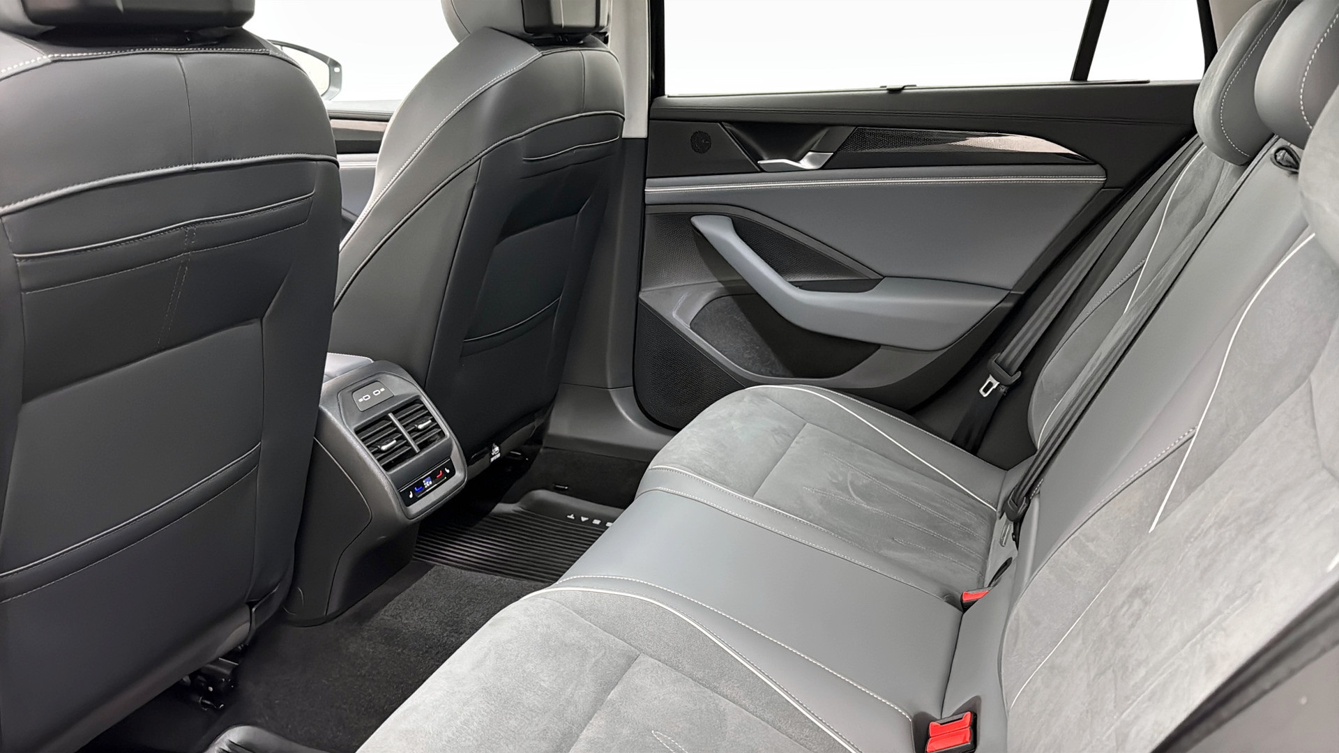 Volkswagen Passat Sportscombi CFR02W