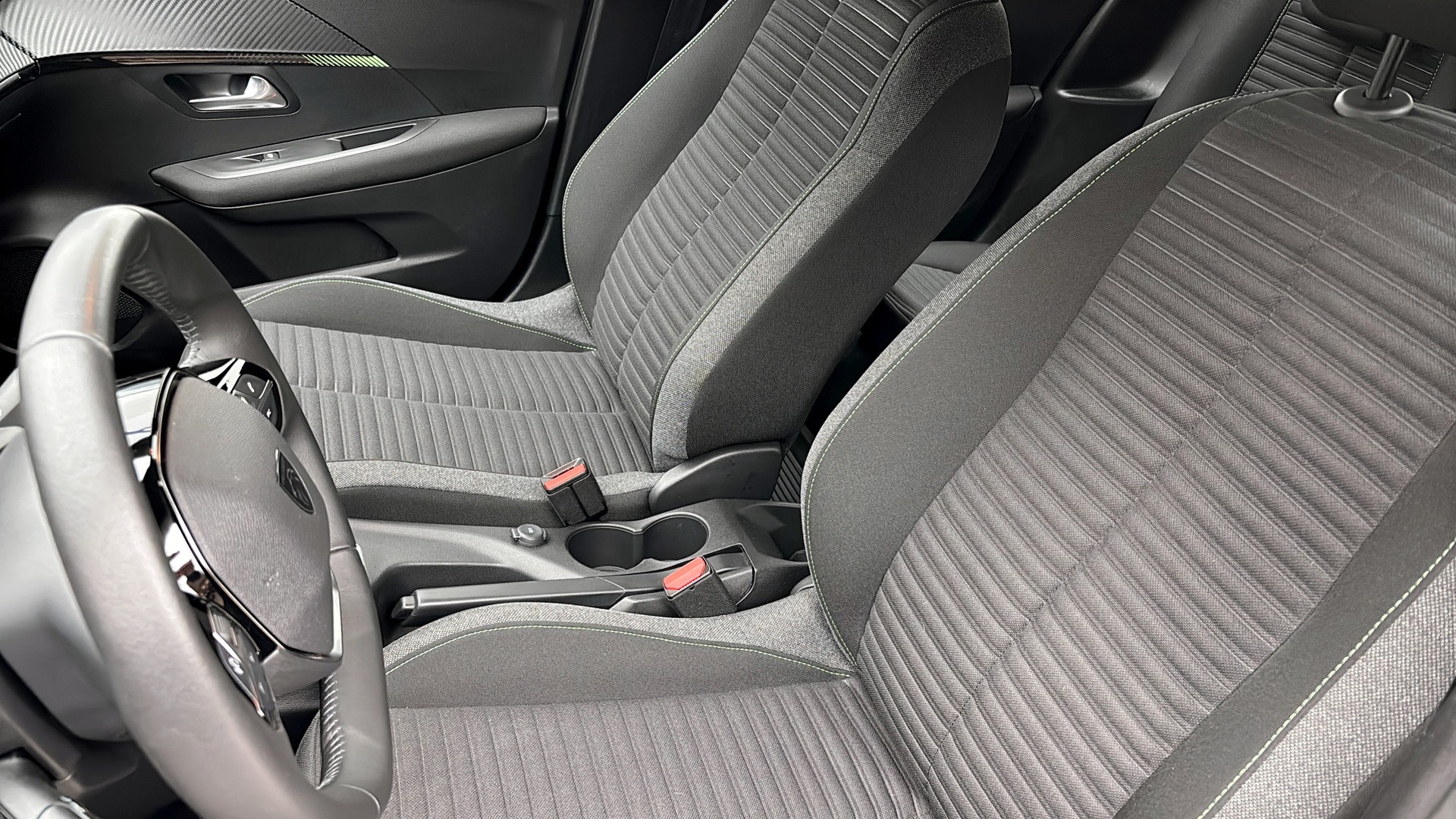 Peugeot 208 CHF02E