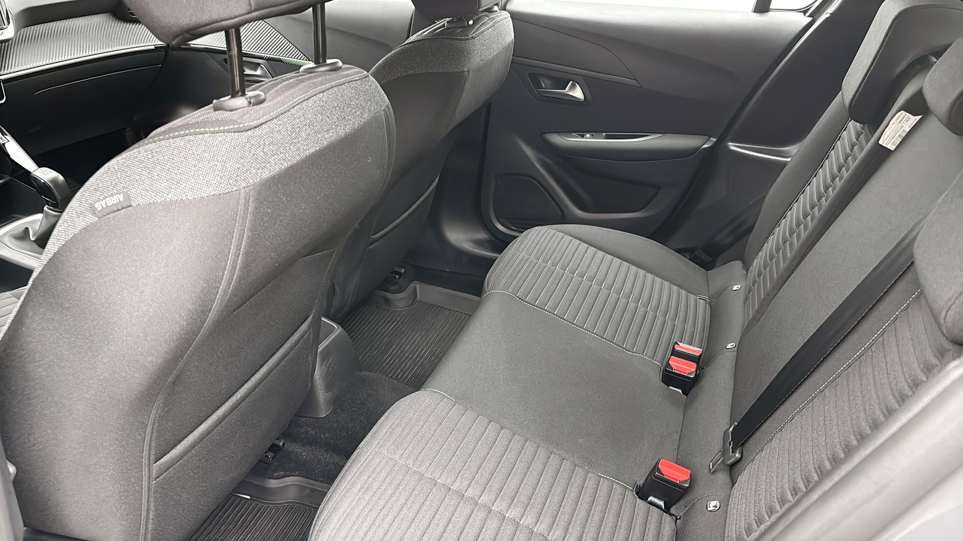 Peugeot 208 CHF02E