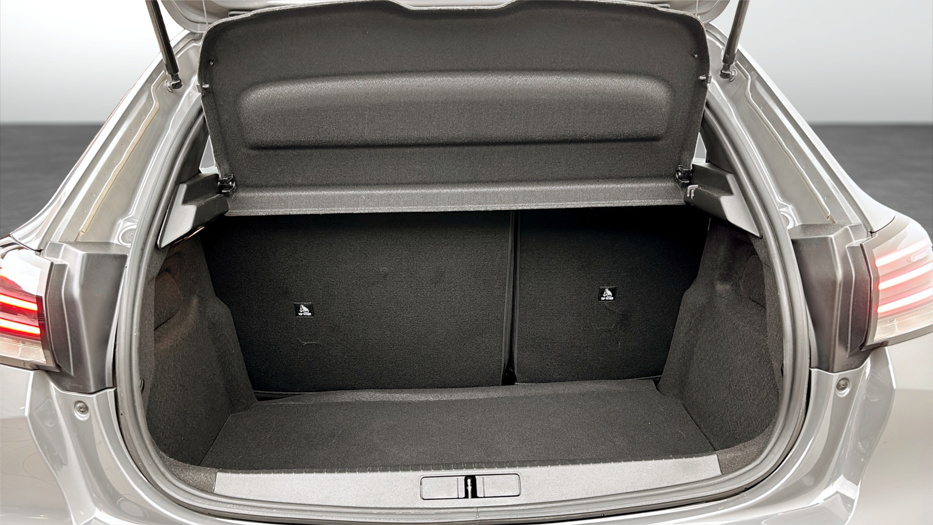 Peugeot 208 CHF02E