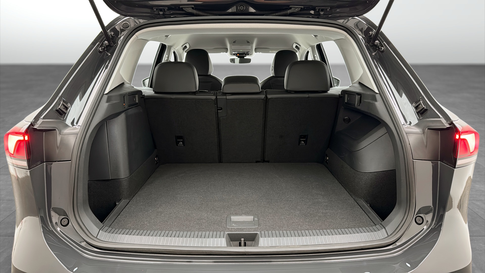 Volkswagen Tiguan CJF02R
