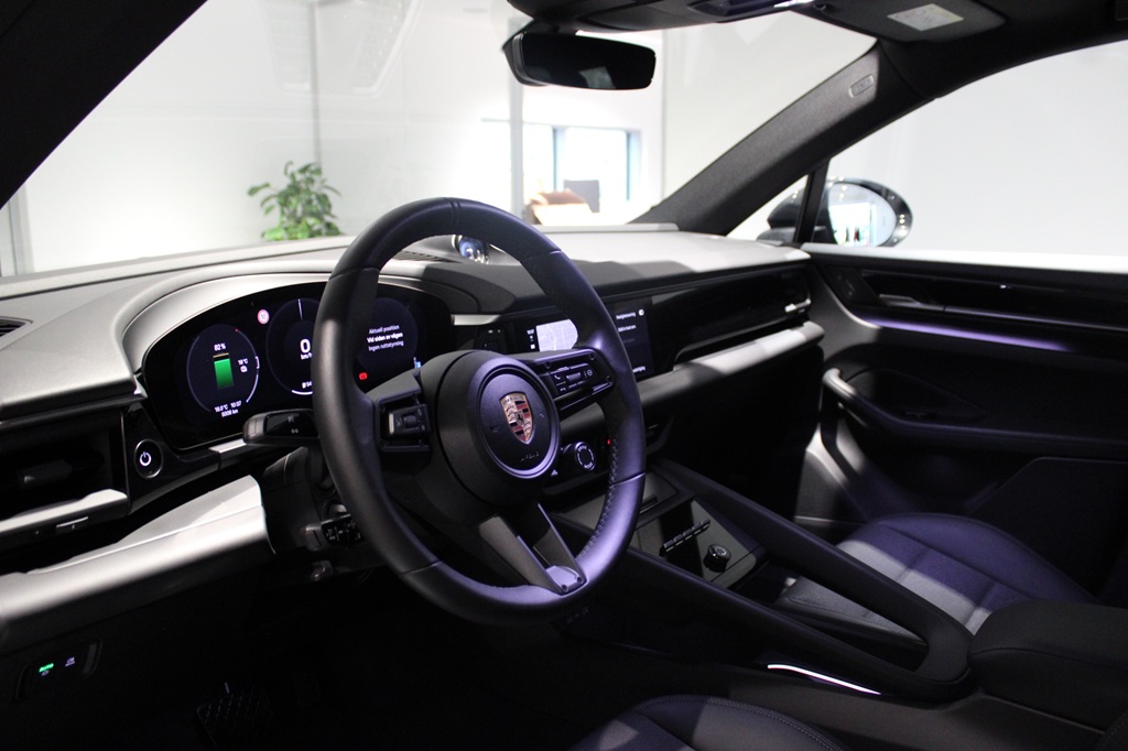 Porsche Macan CJJ24A