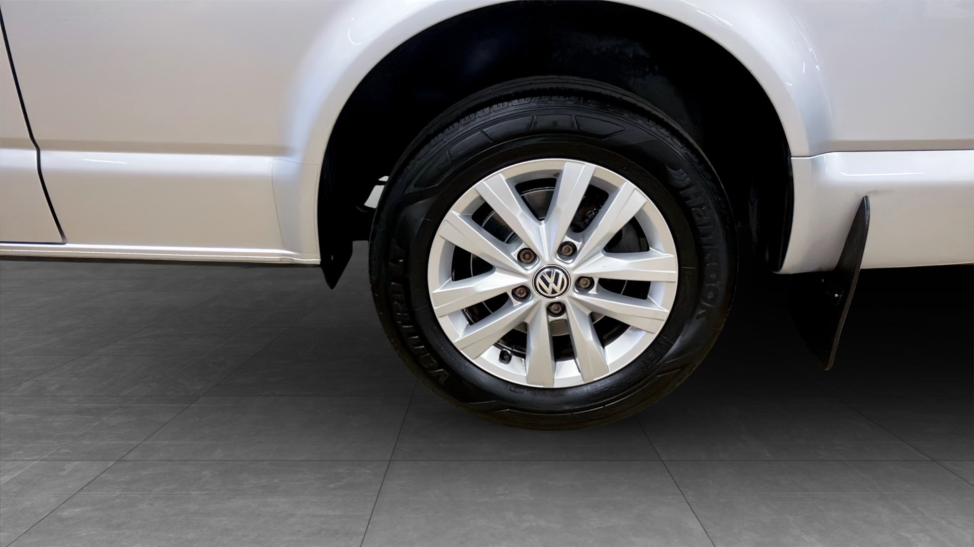 Volkswagen T6.1 Transporter lång hjulbas CMT93A