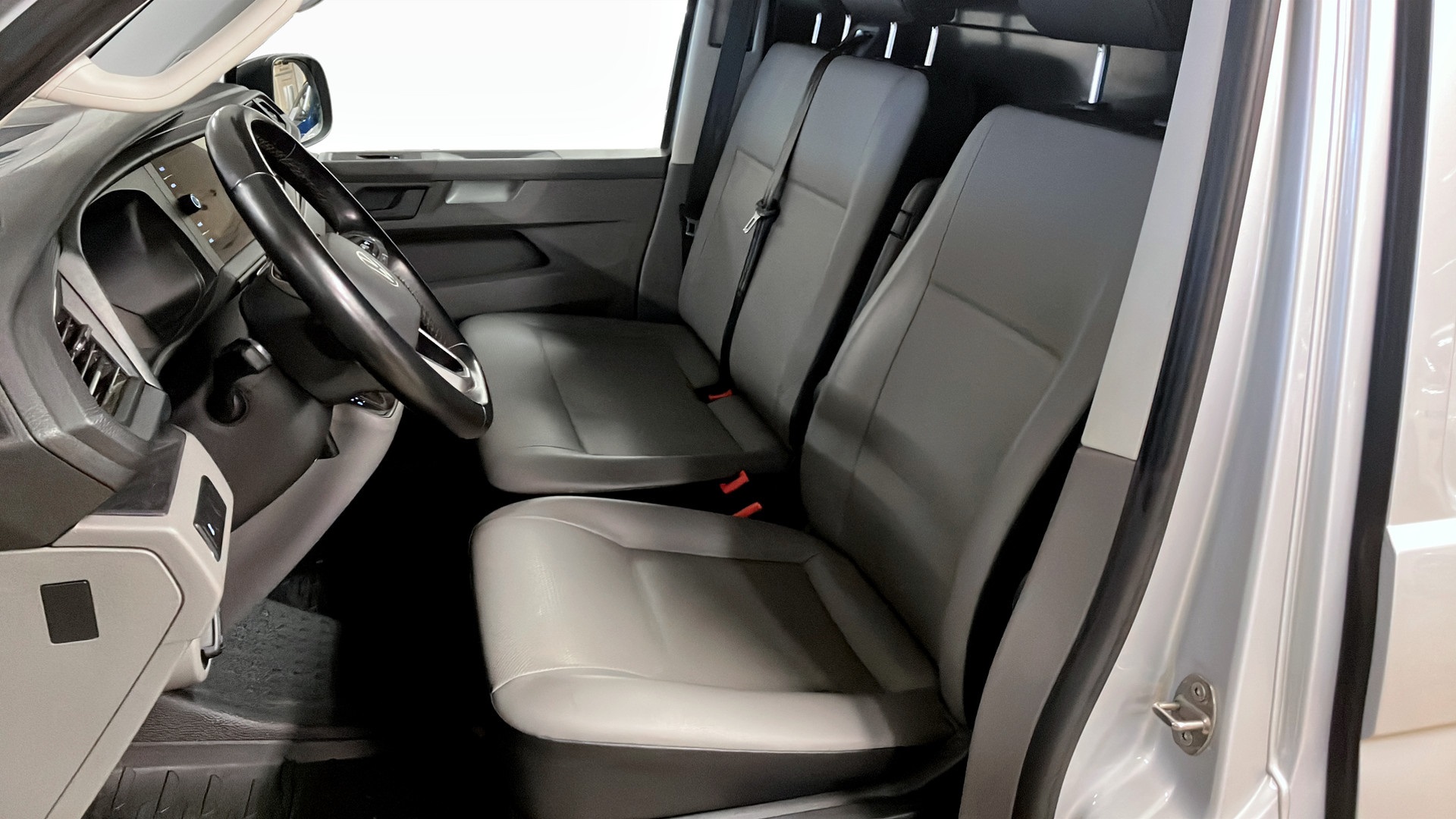 Volkswagen T6.1 Transporter lång hjulbas CMT93A