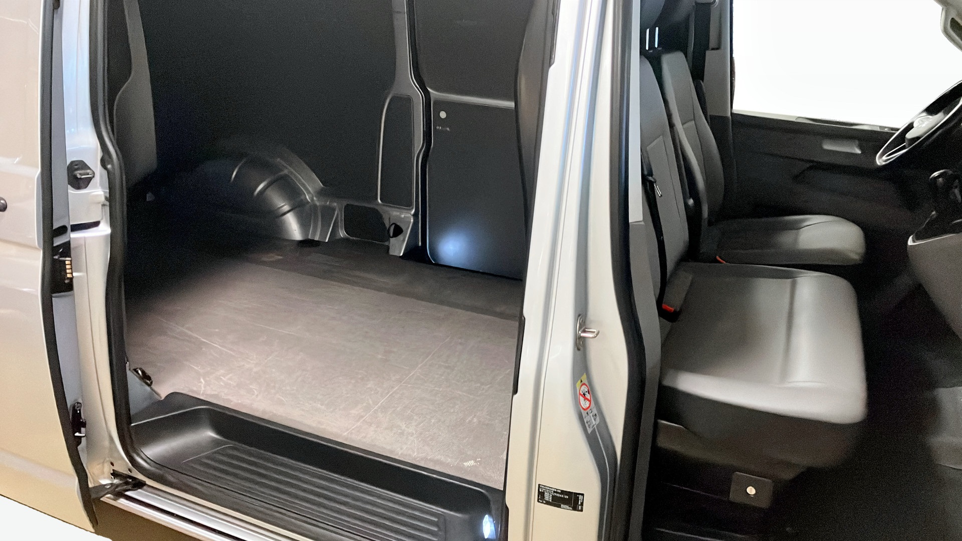 Volkswagen T6.1 Transporter lång hjulbas CMT93A