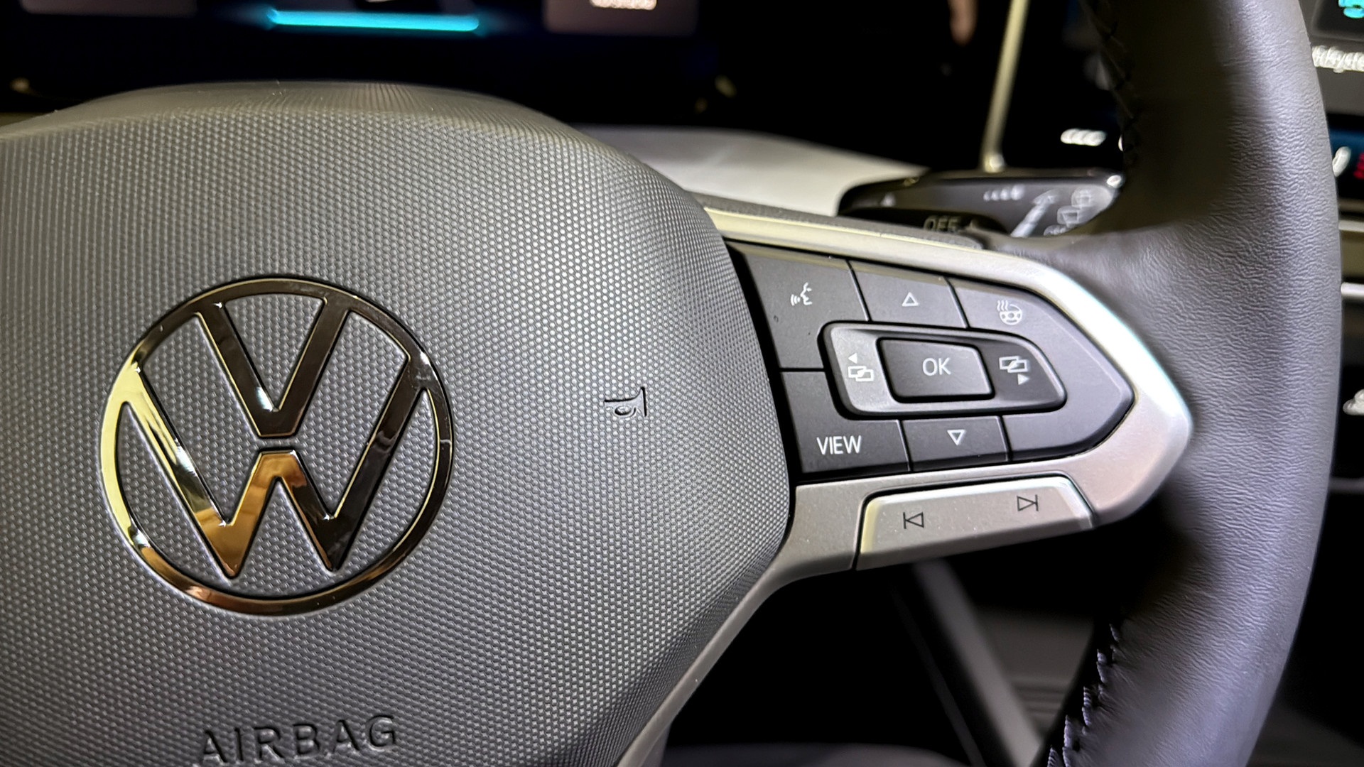Volkswagen Golf COJ08M