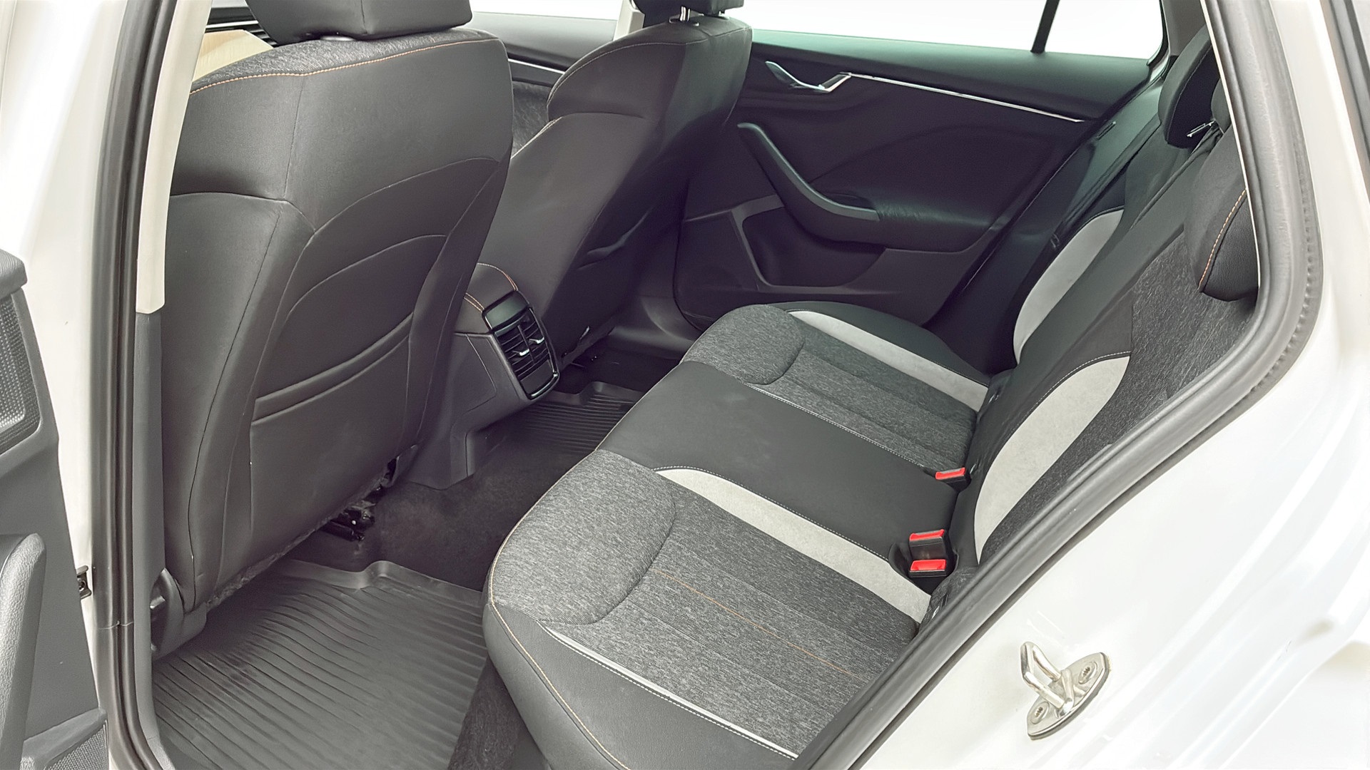 Skoda Kamiq COM49C