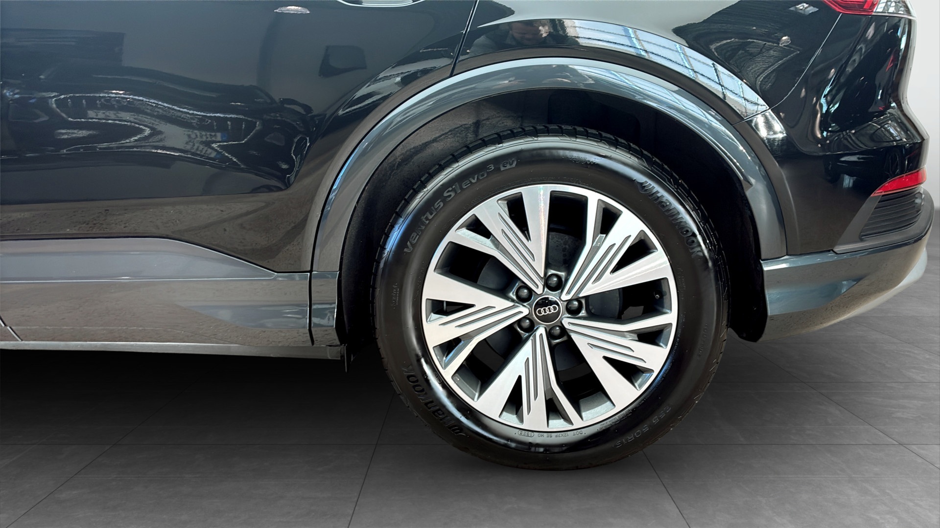 Audi Q4 e-tron COX49E