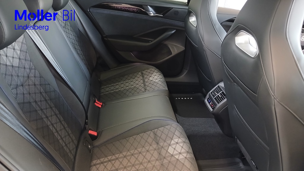 Volkswagen Passat CRA77G