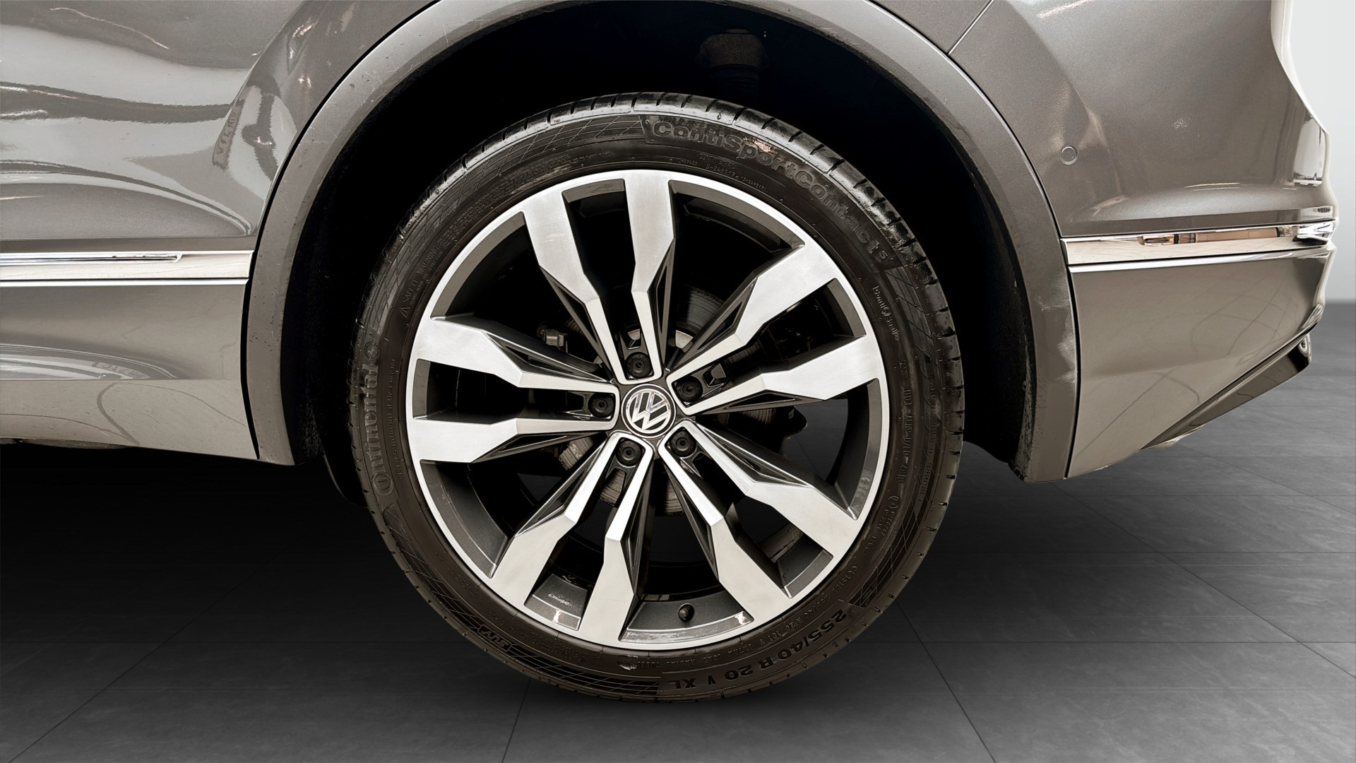 Volkswagen Tiguan CRG84A
