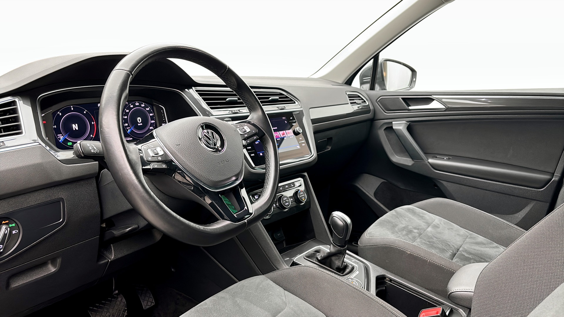 Volkswagen Tiguan CRG84A