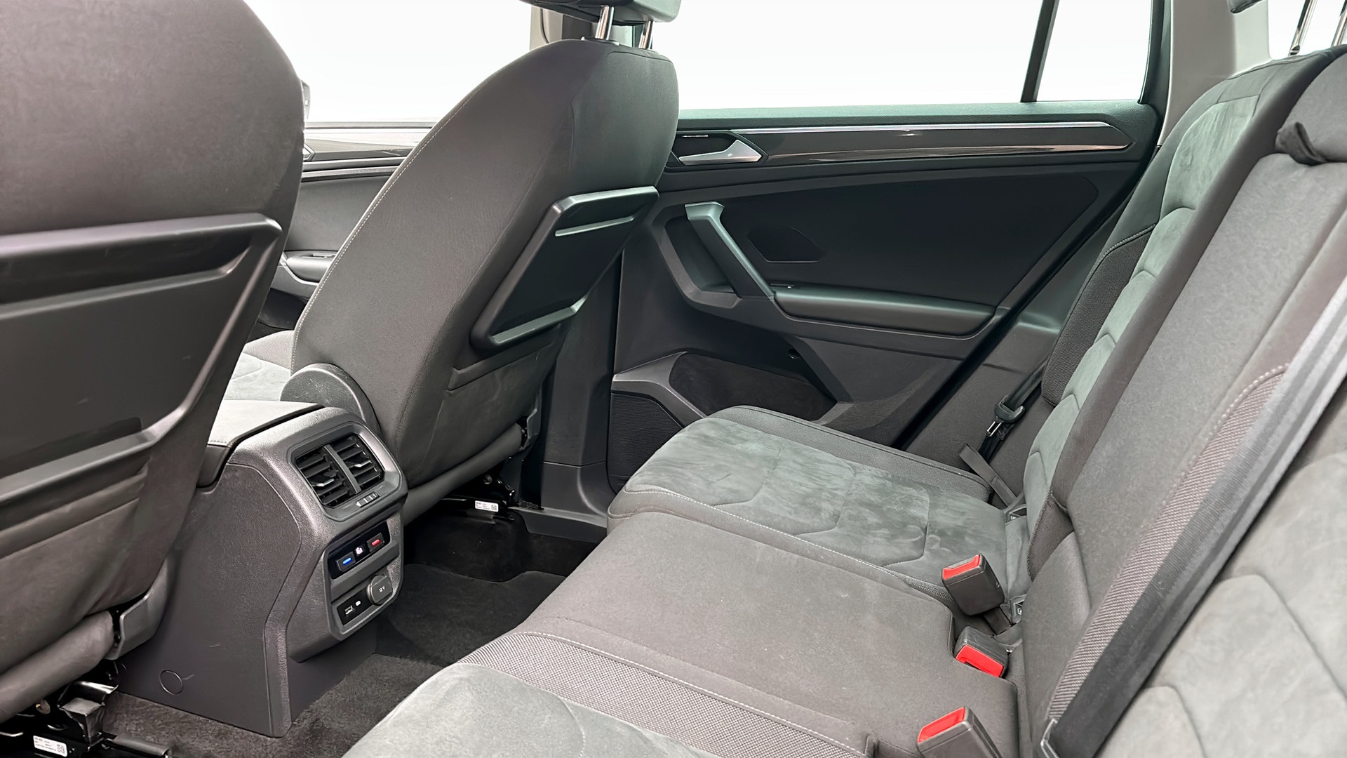 Volkswagen Tiguan CRG84A