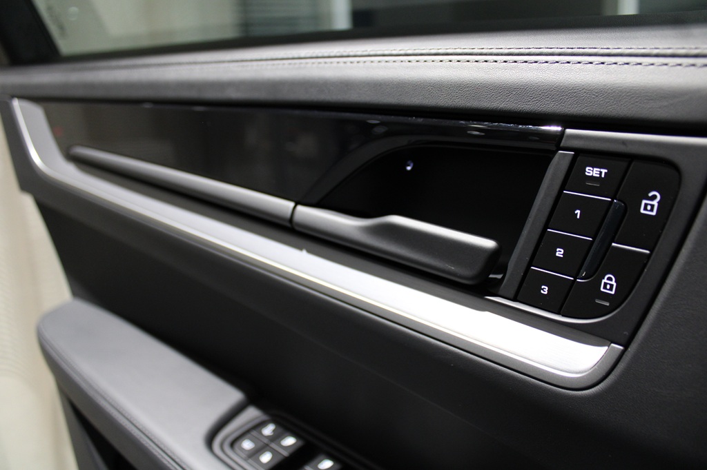 Porsche Cayenne CRT02Y