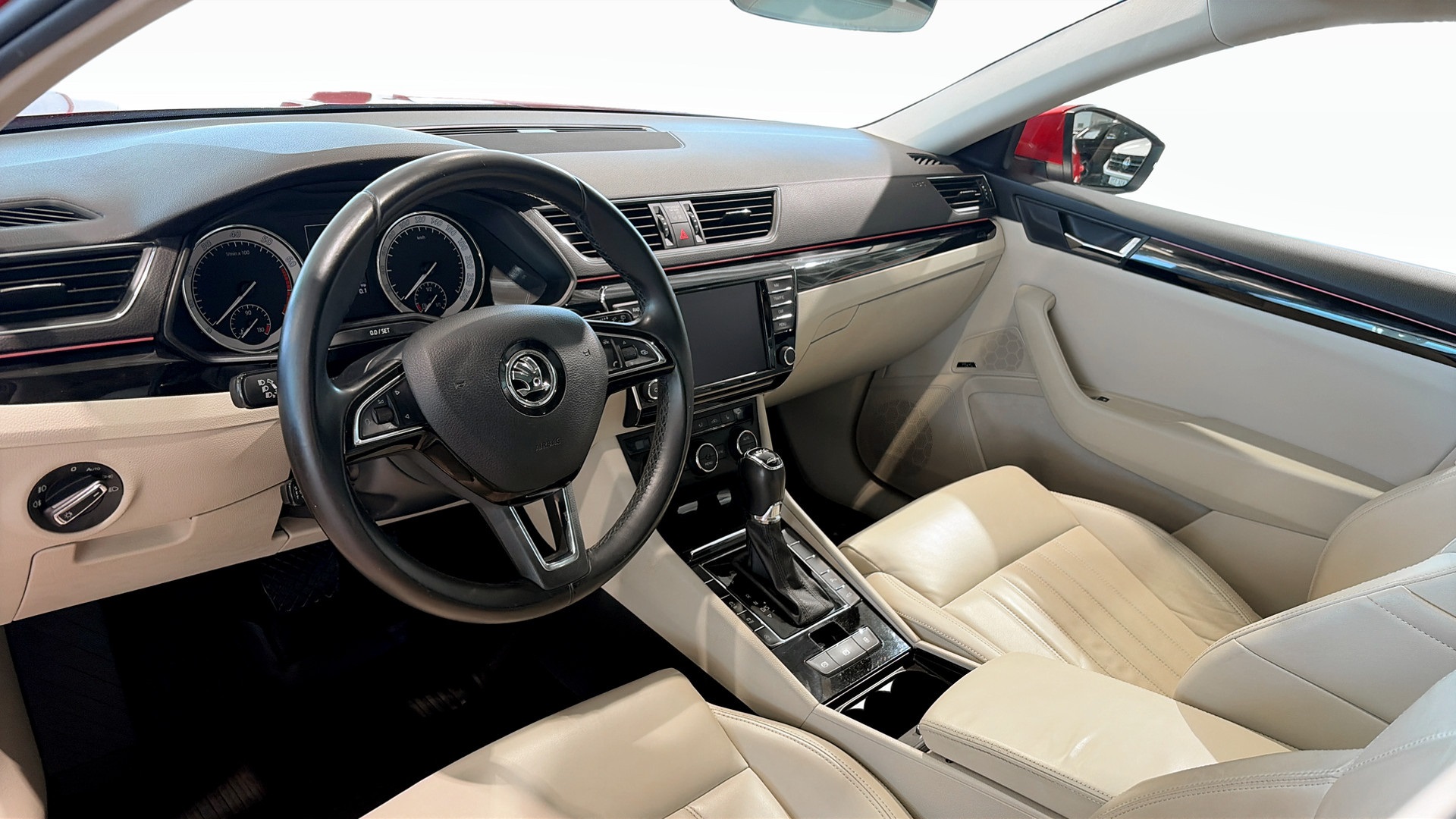Skoda Superb Combi CRZ643