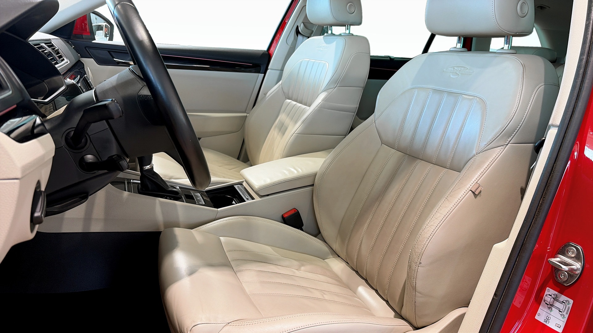 Skoda Superb Combi CRZ643