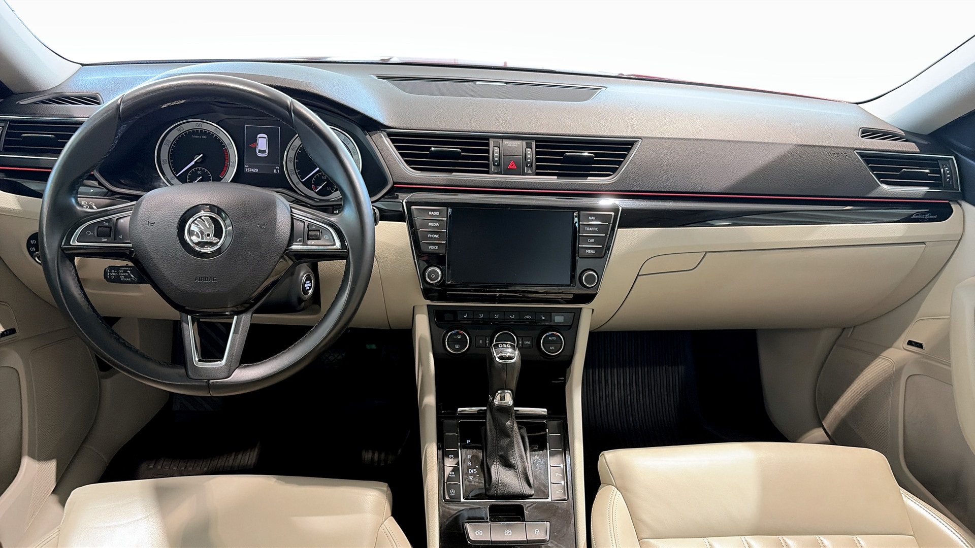 Skoda Superb Combi CRZ643