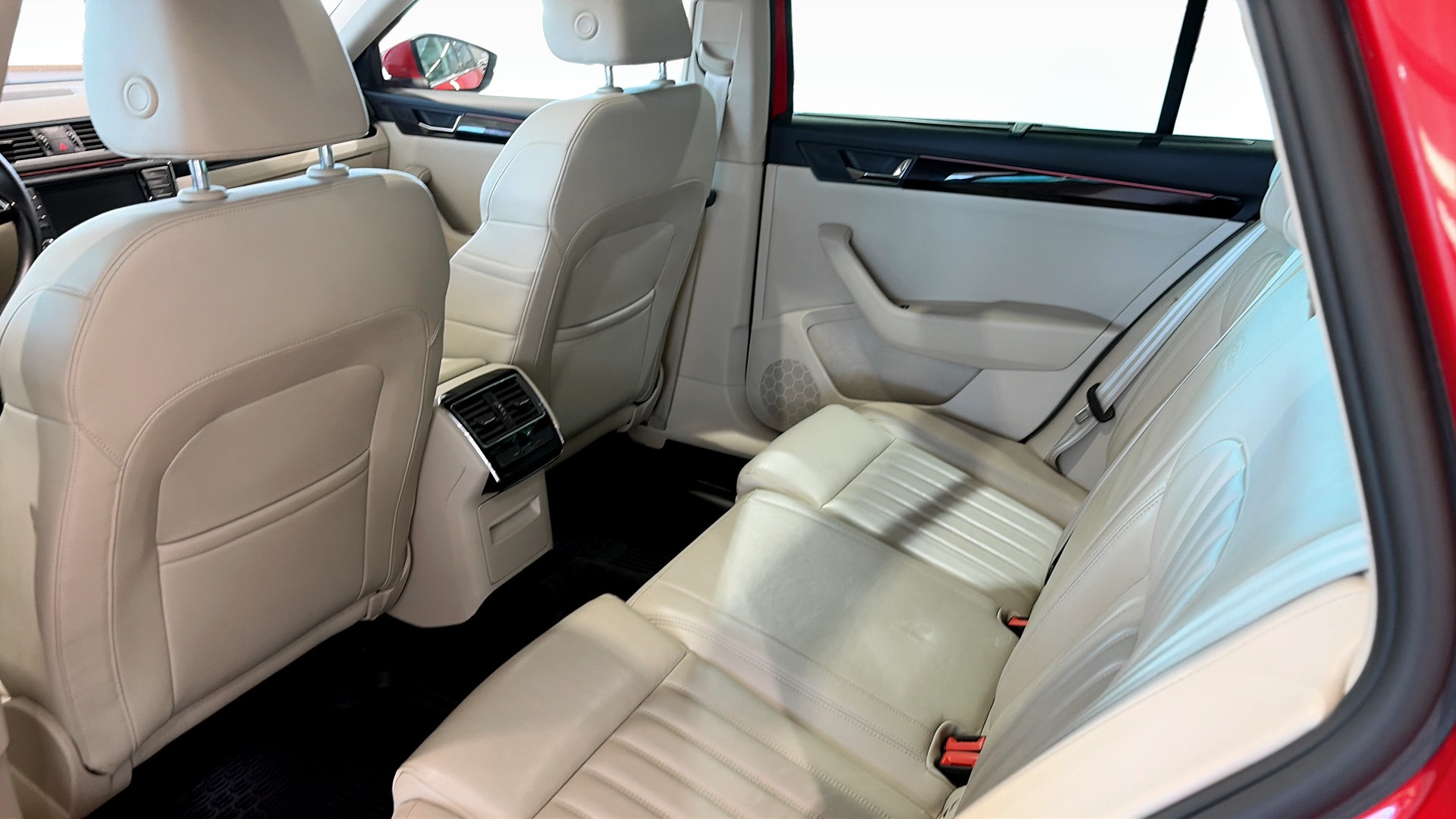 Skoda Superb Combi CRZ643