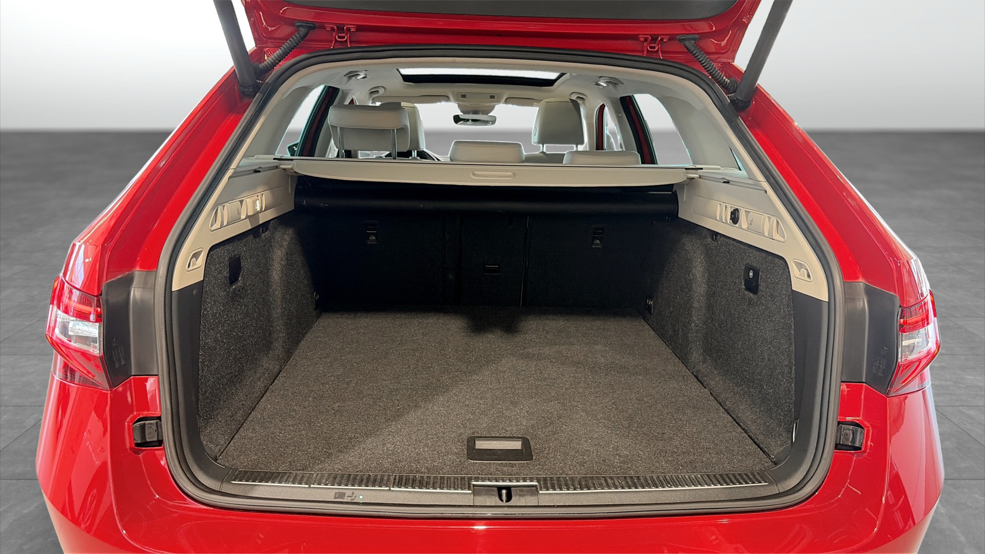 Skoda Superb Combi CRZ643