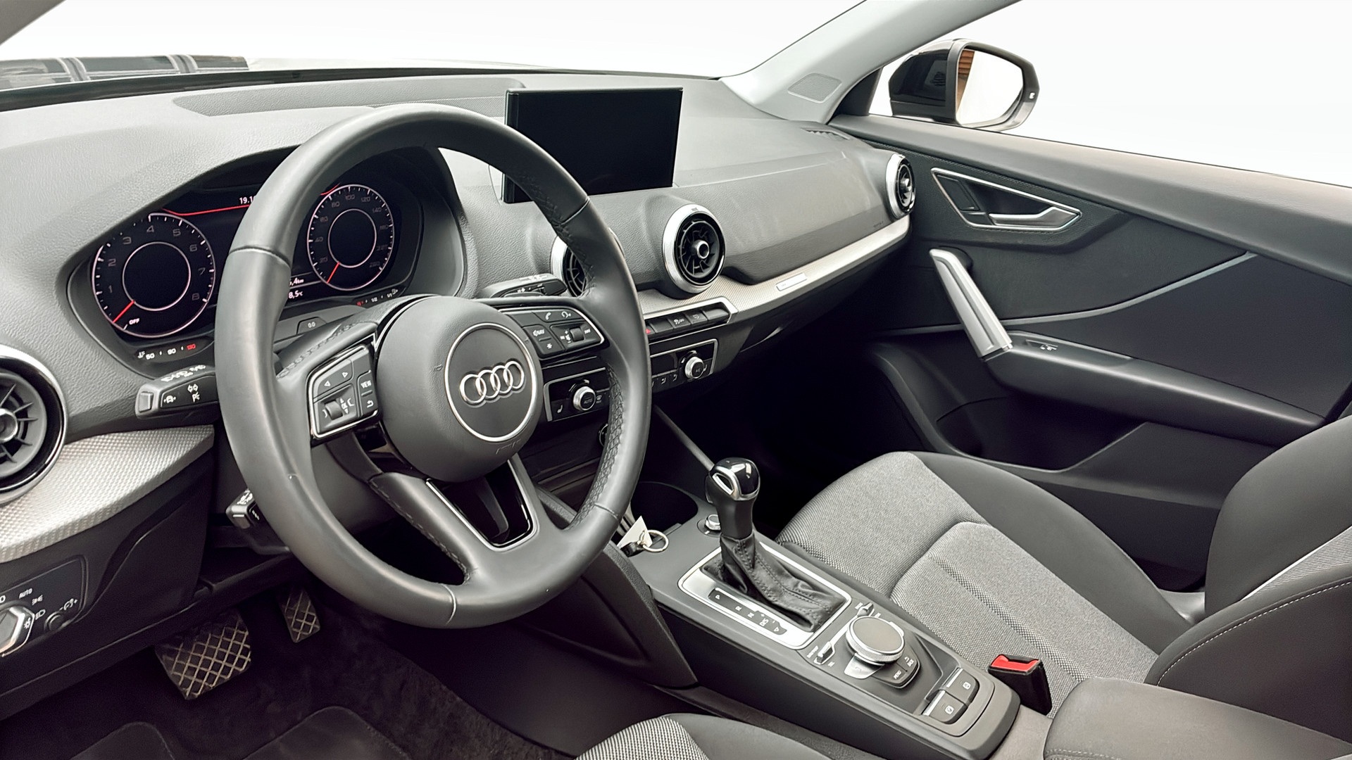 Audi Q2 CYS49E