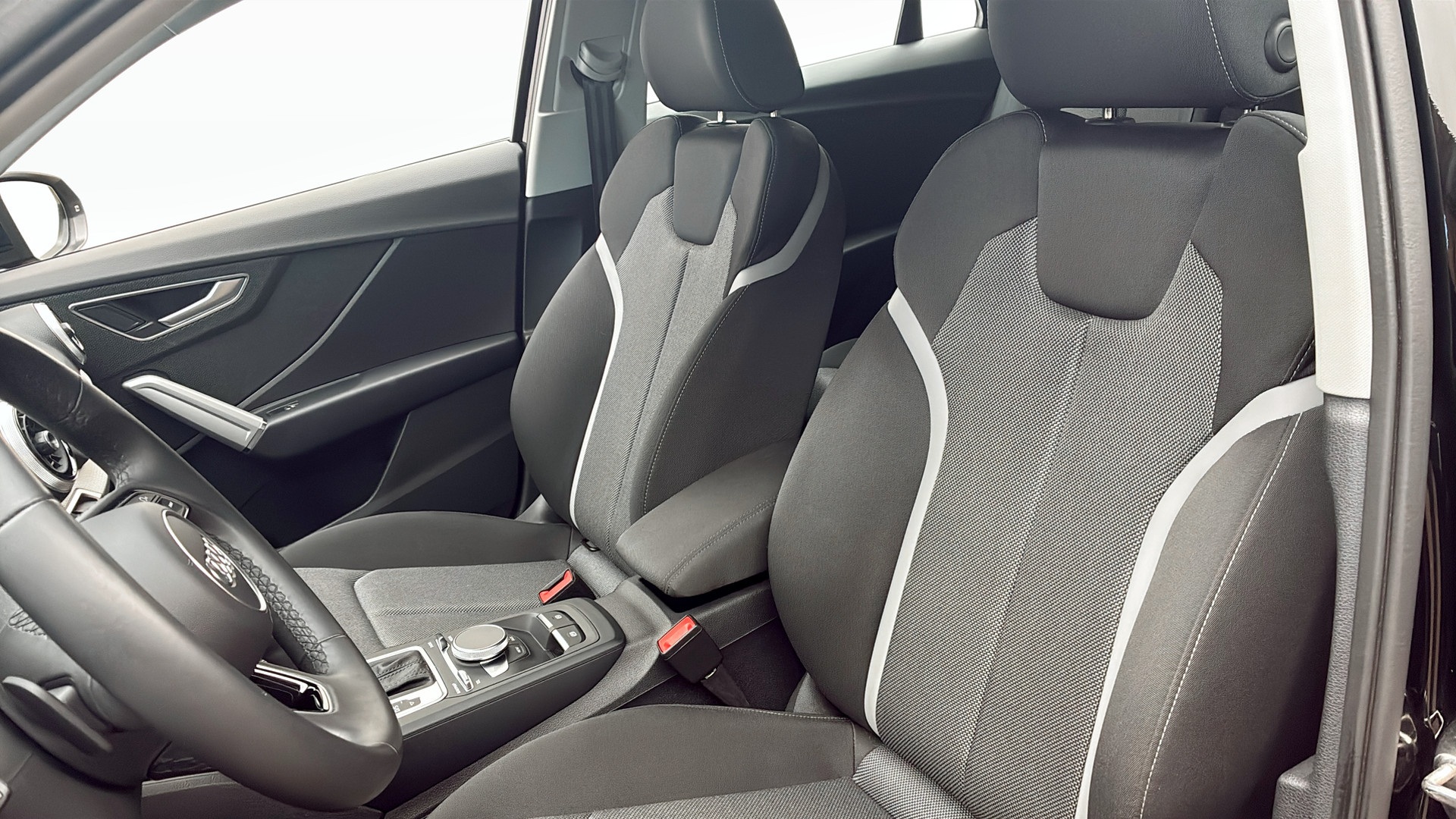 Audi Q2 CYS49E