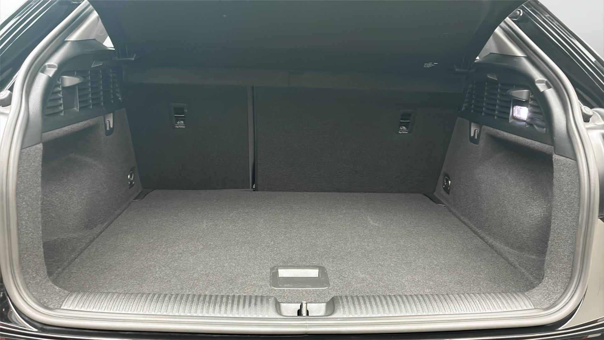 Audi Q2 CYS49E
