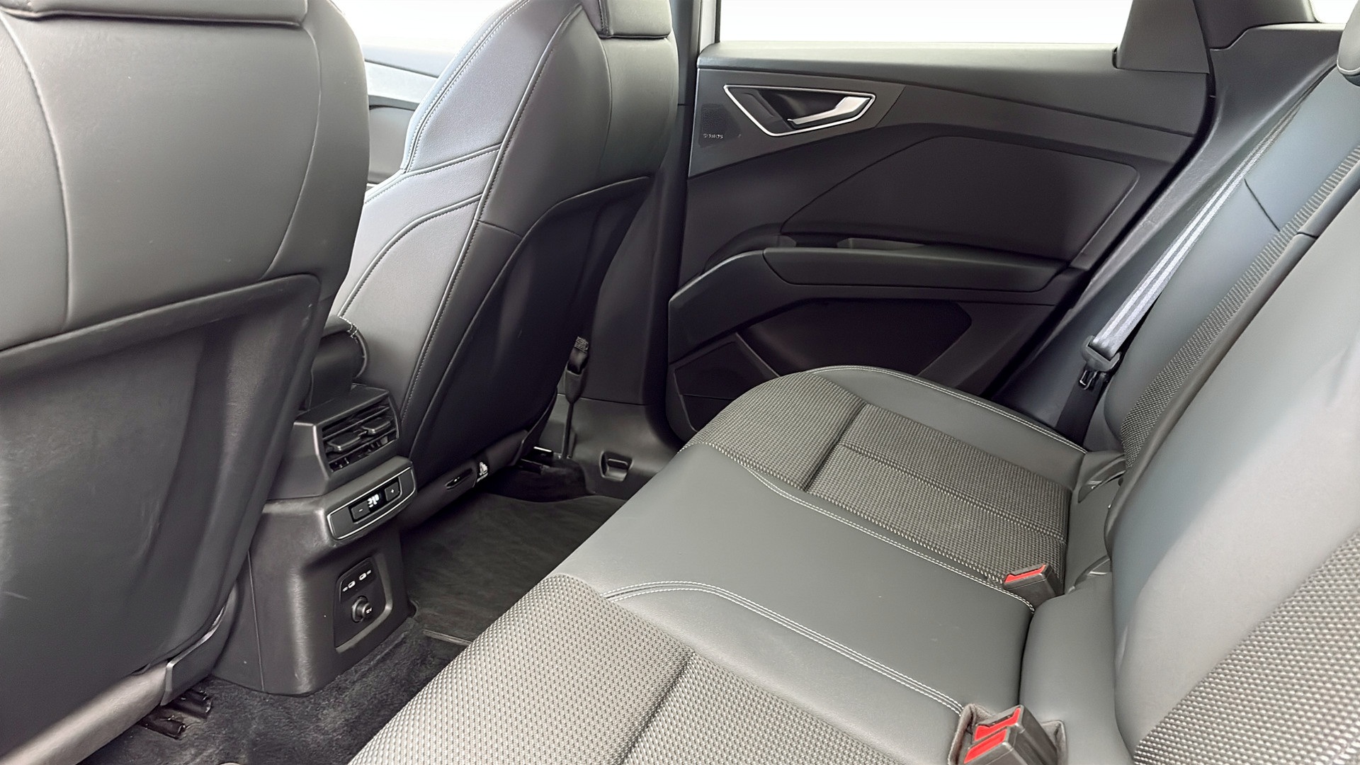 Audi Q4 e-tron DAZ50E