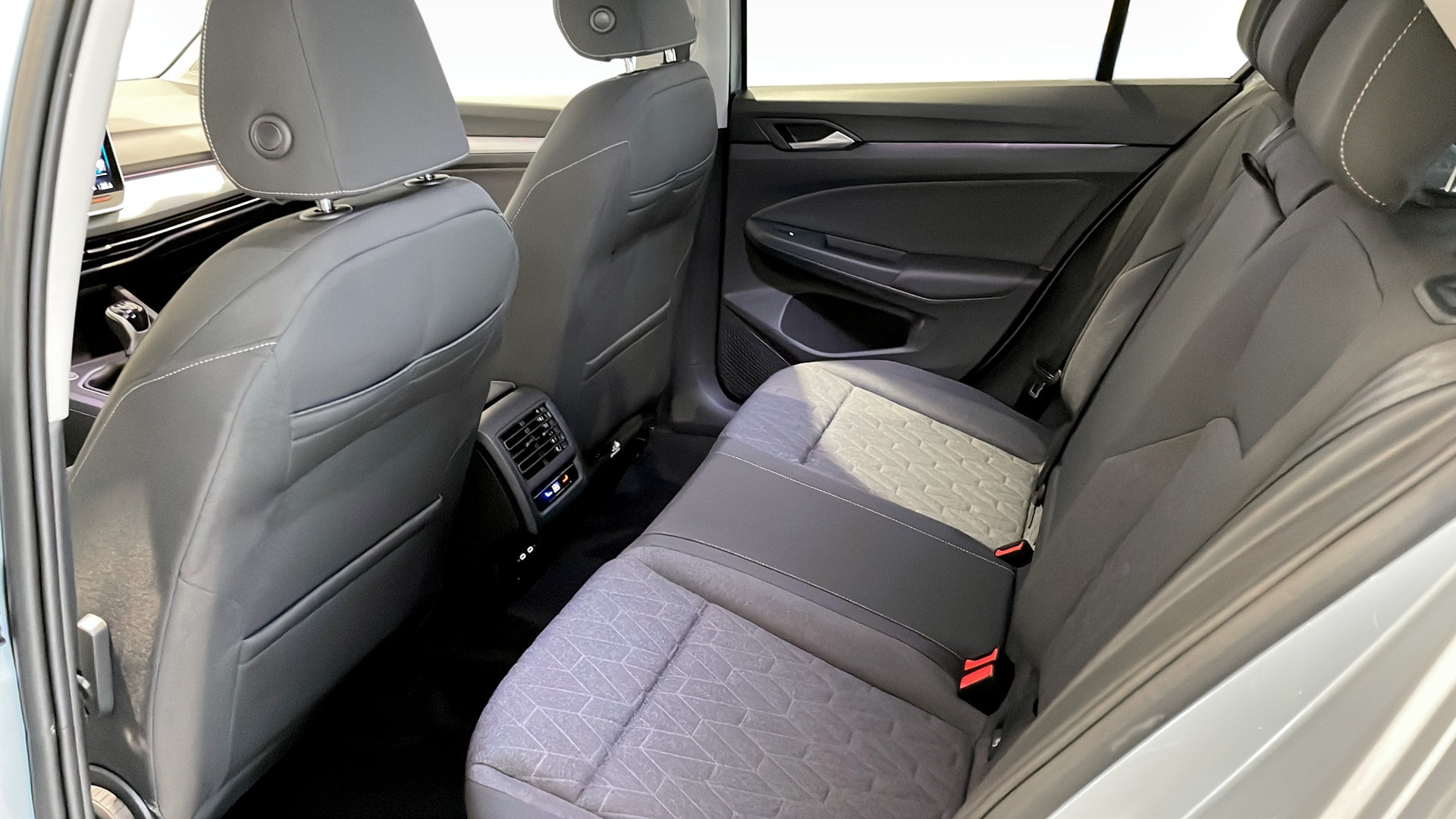Volkswagen Golf DBK16P