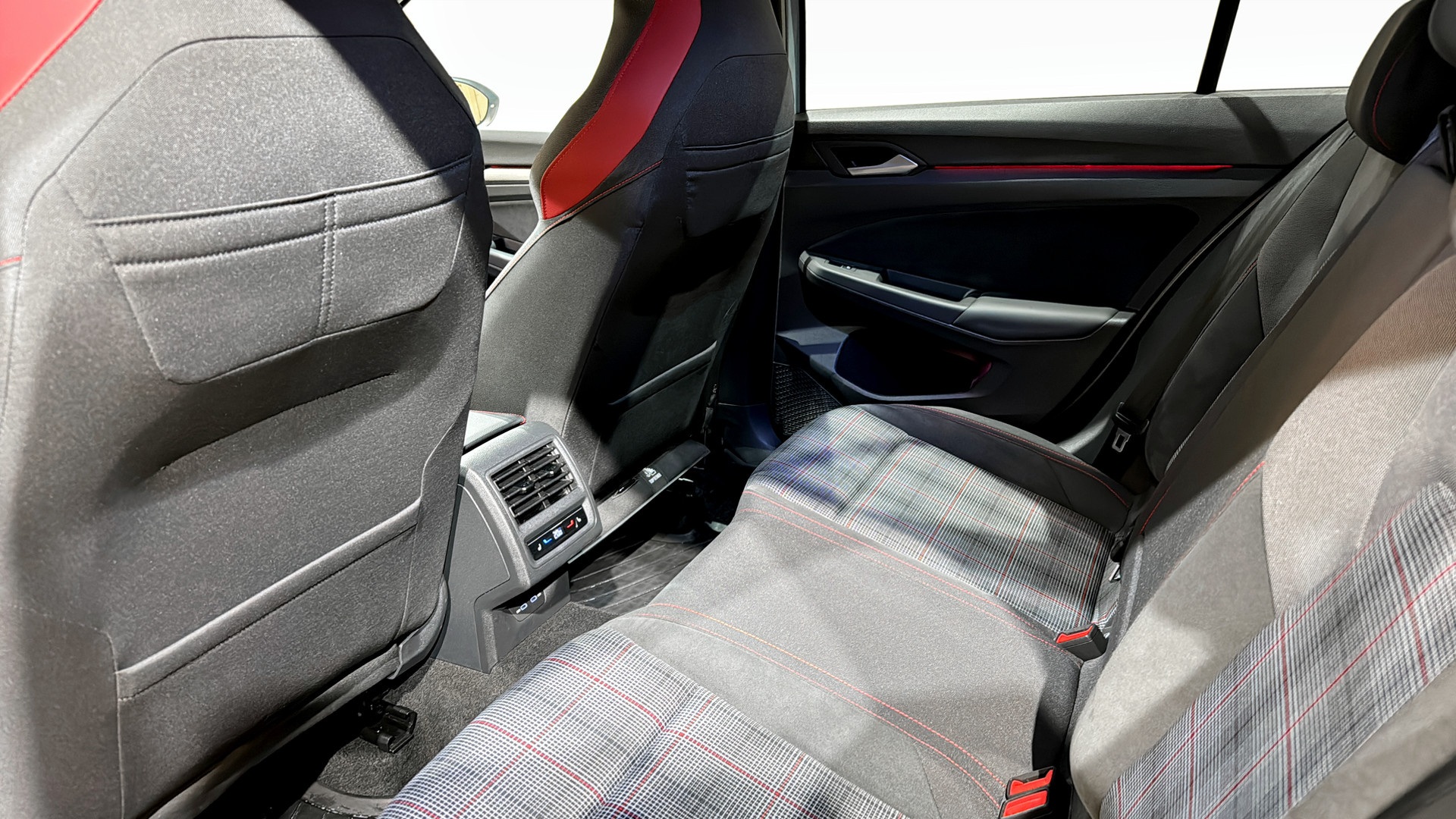 Volkswagen Golf DBN98G