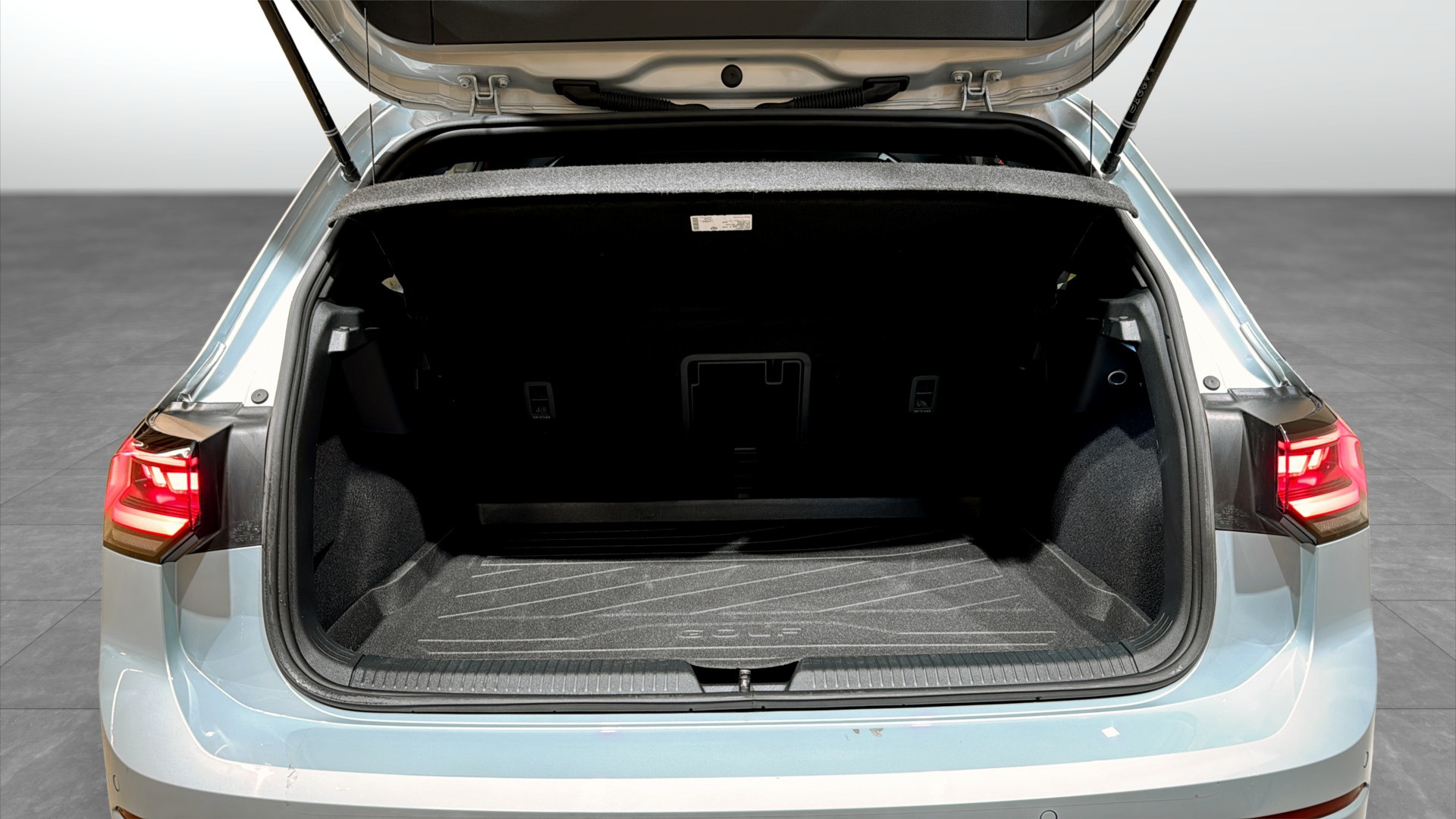 Volkswagen Golf DBN98G