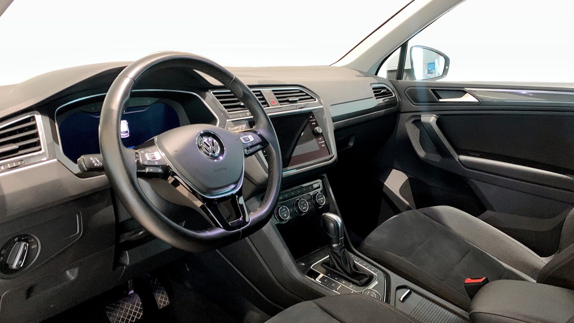 Volkswagen Tiguan DBU903