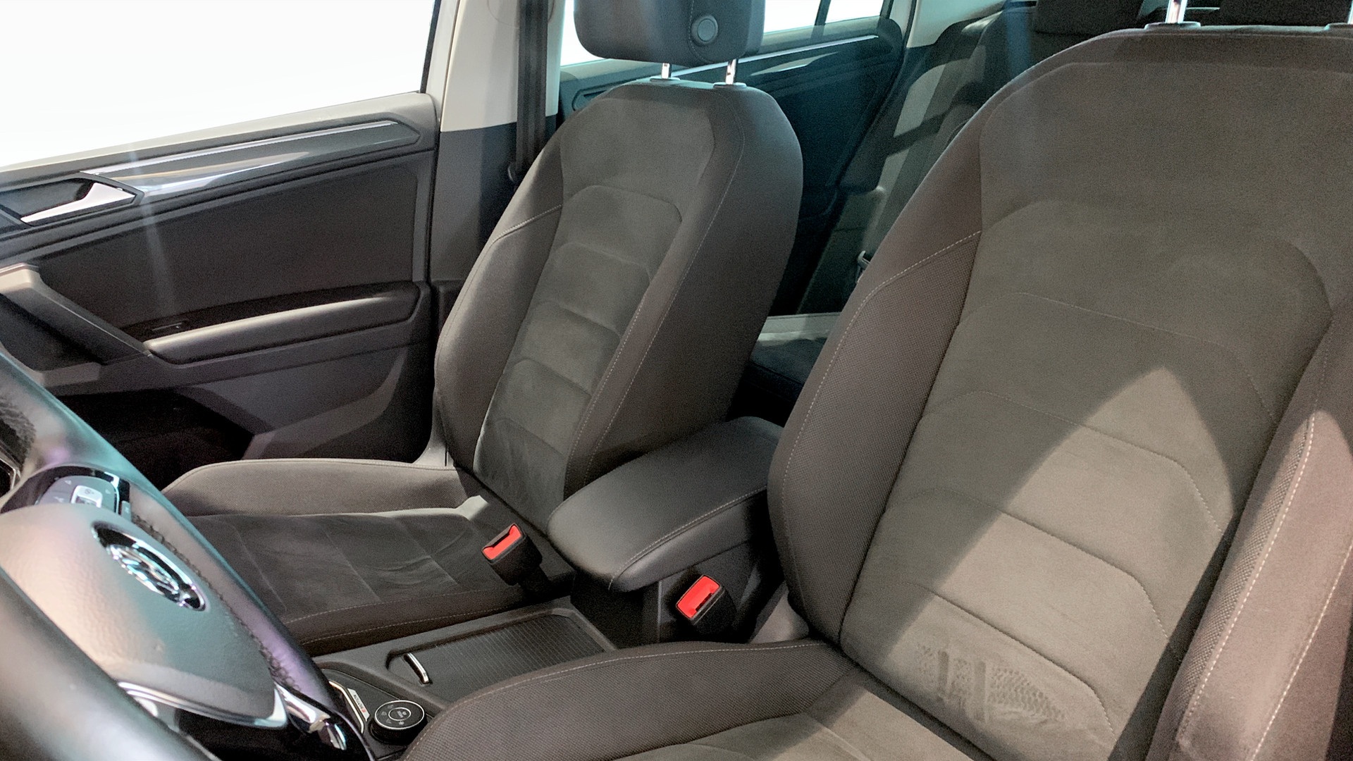 Volkswagen Tiguan DBU903
