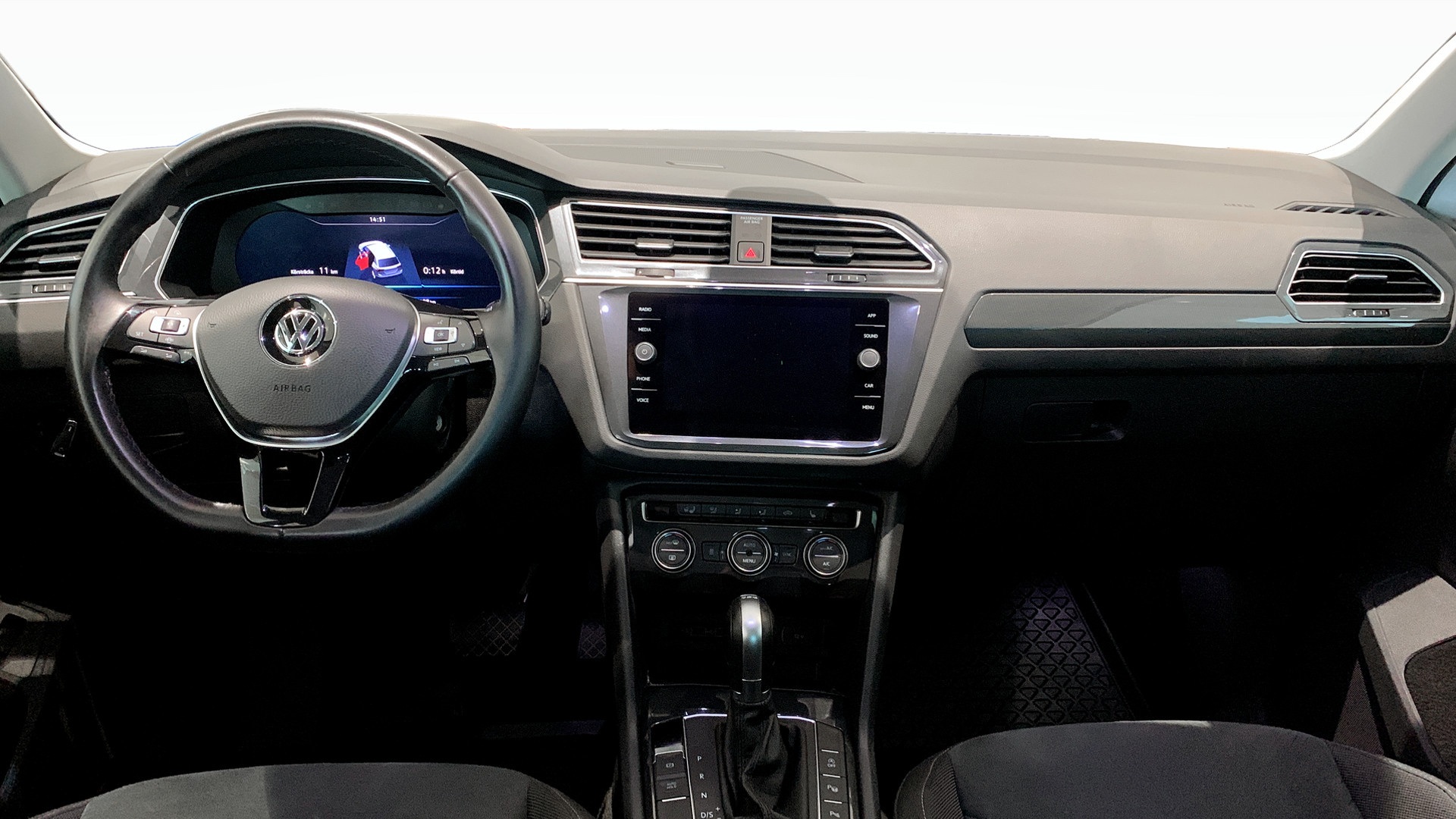 Volkswagen Tiguan DBU903