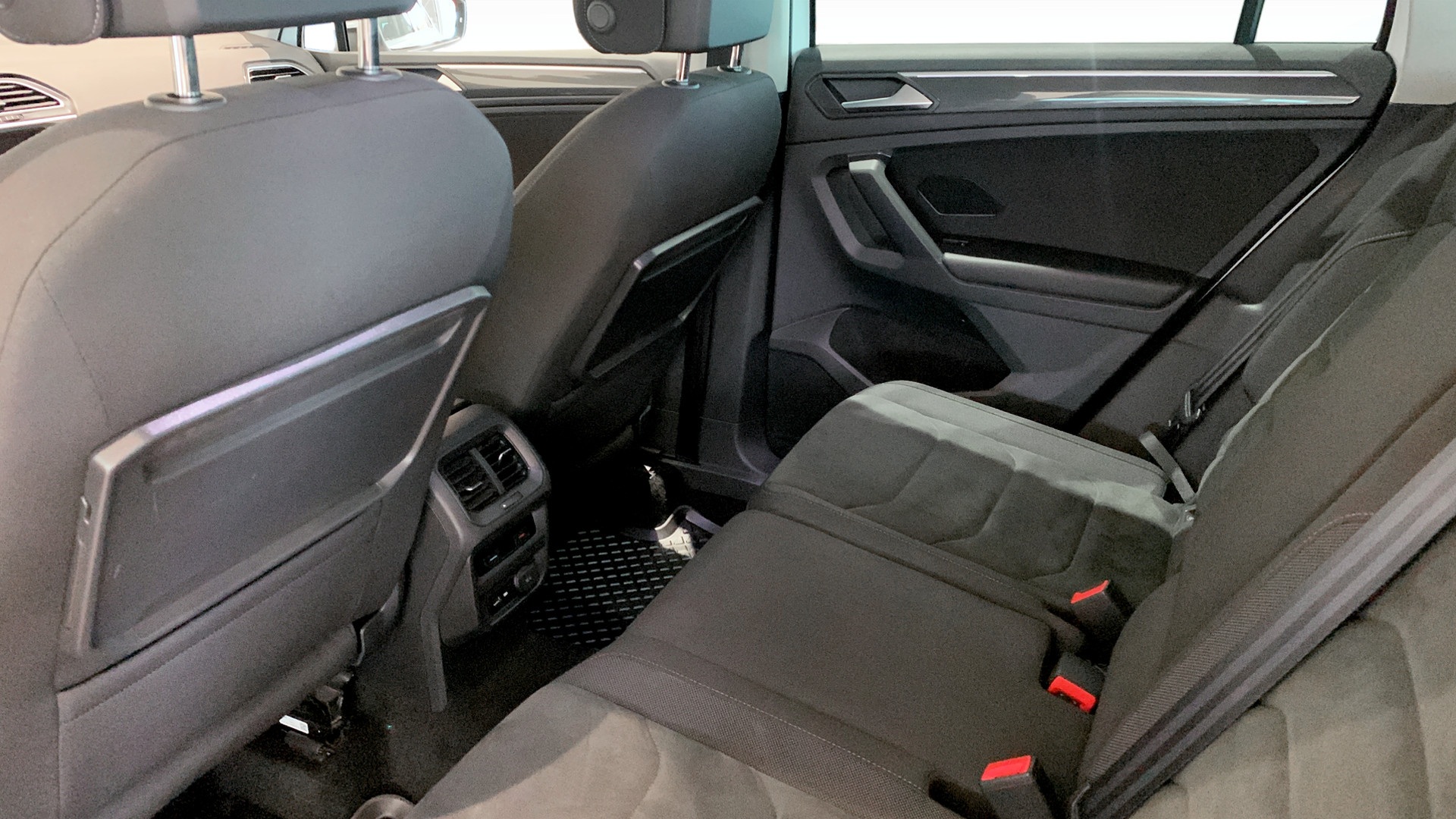 Volkswagen Tiguan DBU903